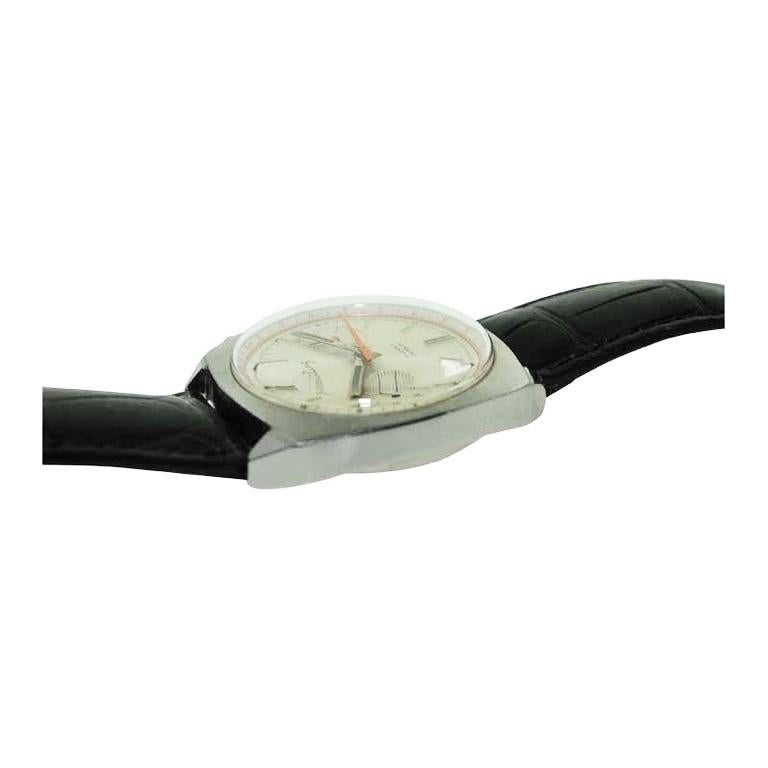 Chronographe en forme de coussin Breitling avec cadran d'origine, vers les années 1960 Unisexe en vente