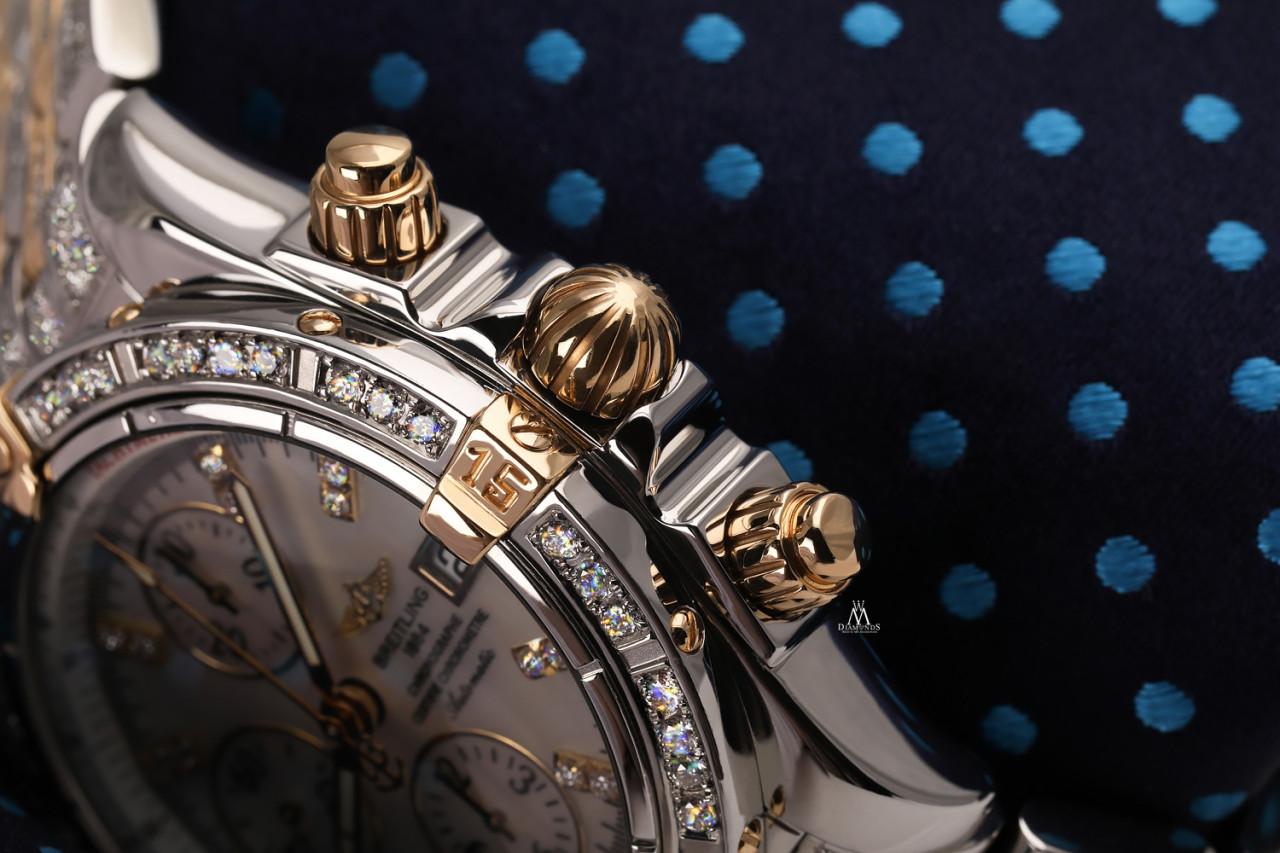 Breitling Evolution Montre deux tons avec cadran en nacre et diamant B13356

Cette montre est dans un état comme neuf. Elle a été polie, entretenue et ne présente aucune rayure ou imperfection visible. Toutes nos montres bénéficient d'une garantie