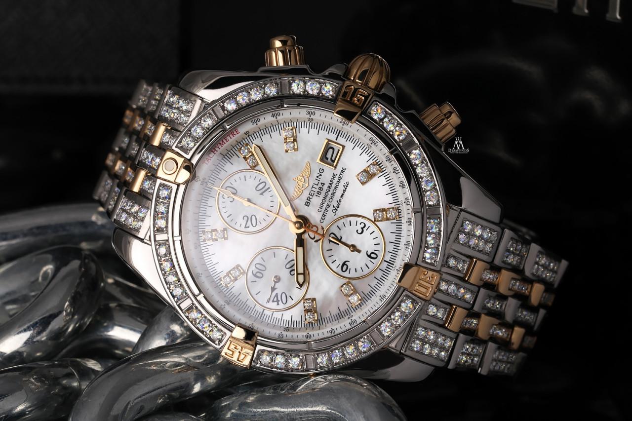 Breitling Evolution Montre chronomat bicolore en diamants avec cadran en nacre Unisexe en vente