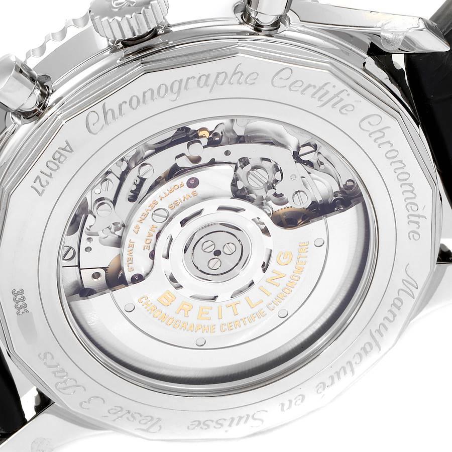 Breitling Navitimer 01 Herrenuhr mit schwarzem Stahlzifferblatt AB0127, ungetragen im Angebot 3
