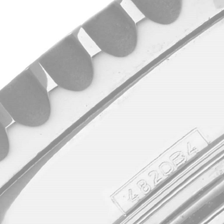 Montre homme Breitling Navitimer 01 cadran bleu nacre acier AB0121. Mouvement automatique à remontage automatique, officiellement certifié chronomètre. Fonction chronographe. Boîtier en acier inoxydable de 43 mm de diamètre. Épaisseur du boîtier