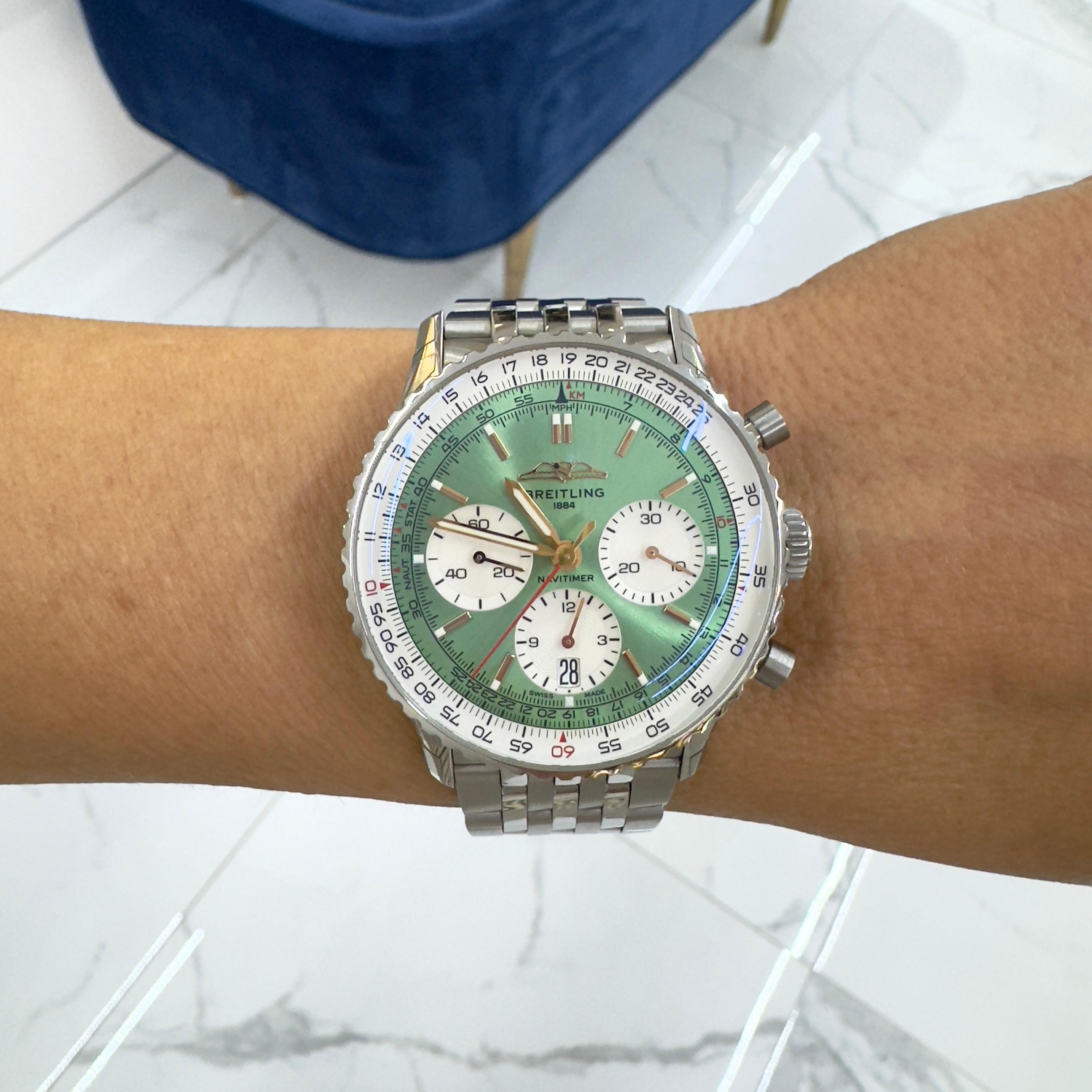 Breitling Navitimer 1 B01 41MM ab0139211l1a1 Mintgrün Chronograph Stahl Uhr im Angebot 4