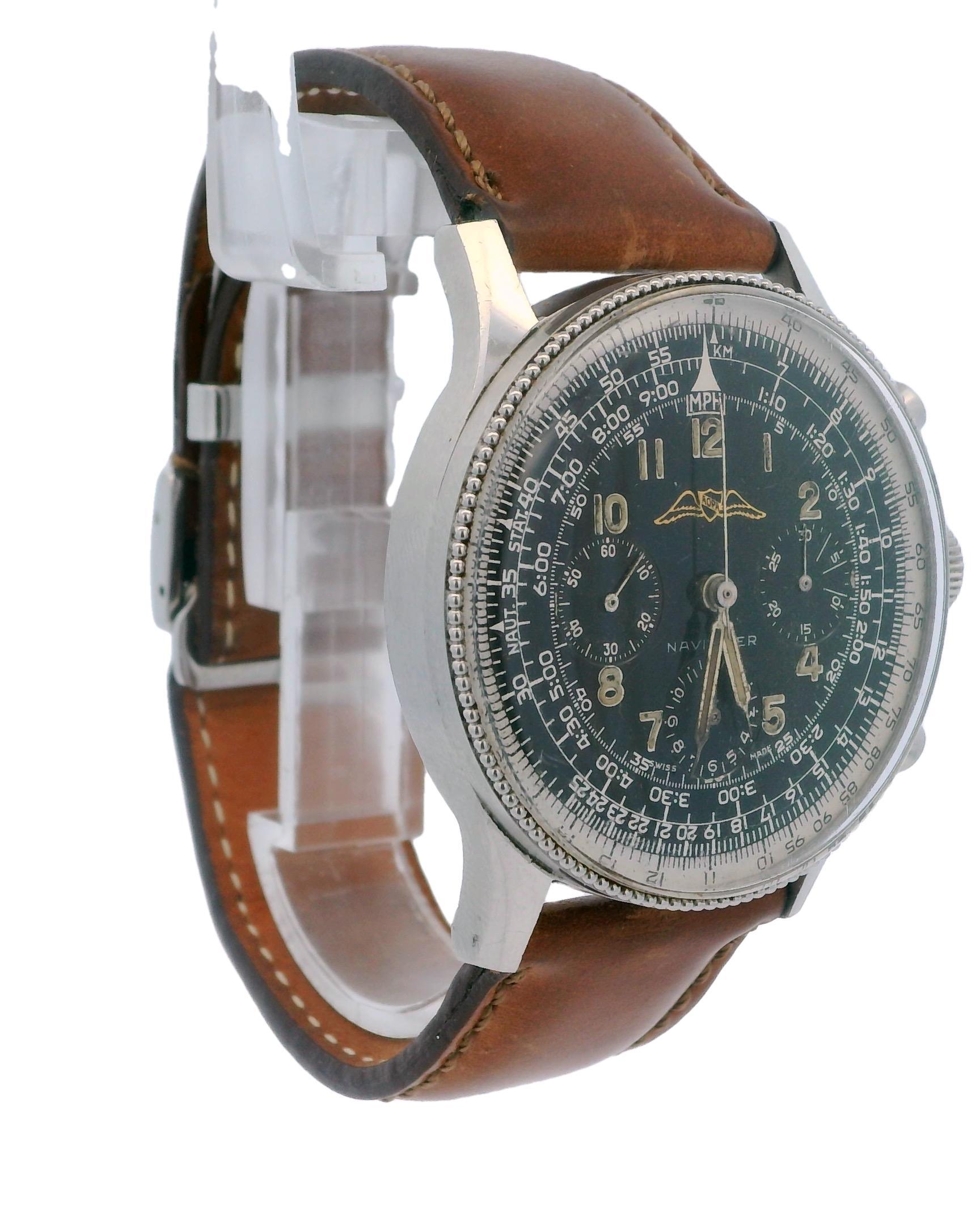 Breitling Navitimer 1st Series Chronograph Vintage Watch In Good Condition For Sale In Great Neck Plaza, NY