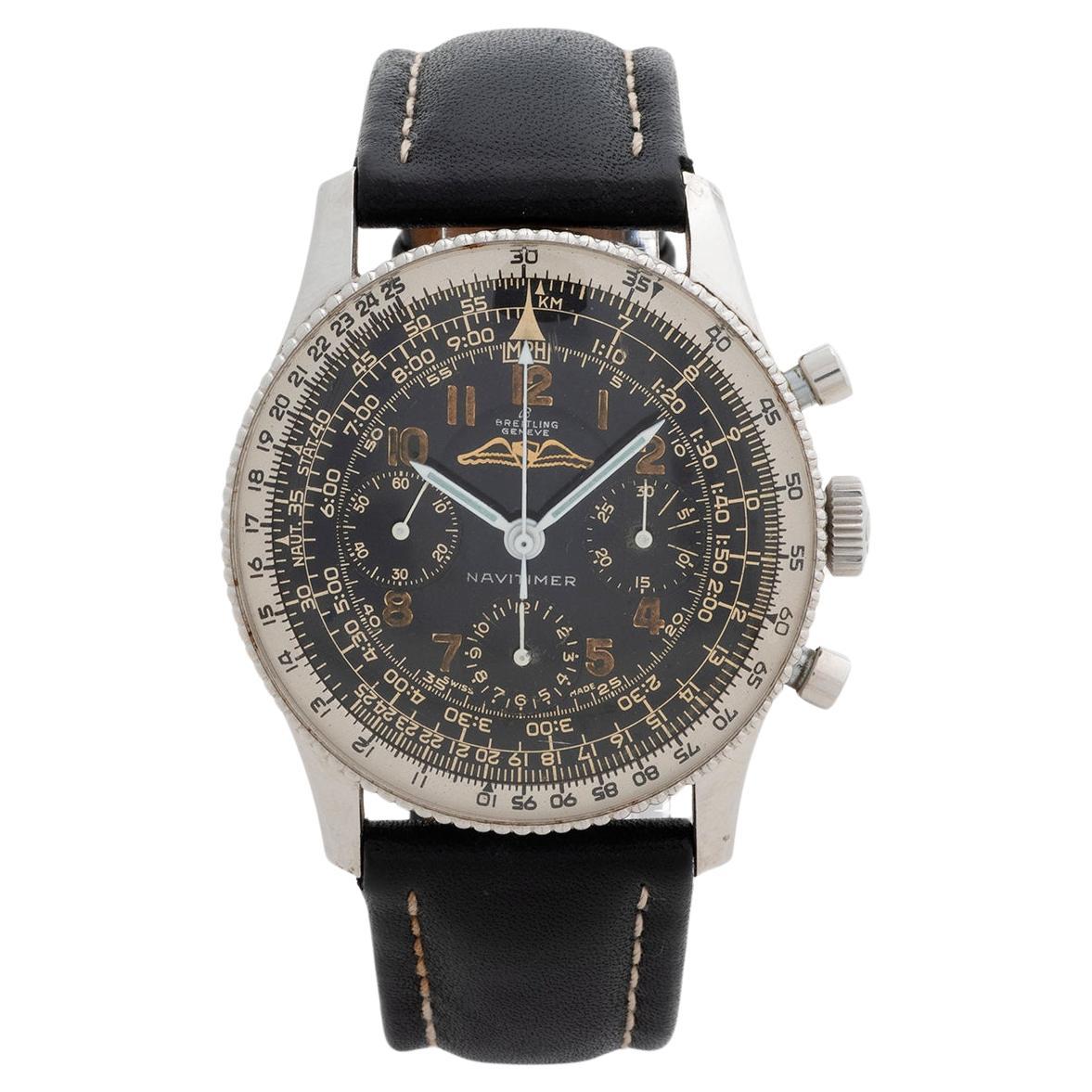 Il nostro rarissimo Breitling Navitimer referenza 806 è caratterizzato da un attraente quadrante nero con AOPA e B in corsivo in oro sopra Breitling Geneve e lunetta girevole originale. Questo 806 è alimentato da un movimento Venus 178 a 17 Jewell.