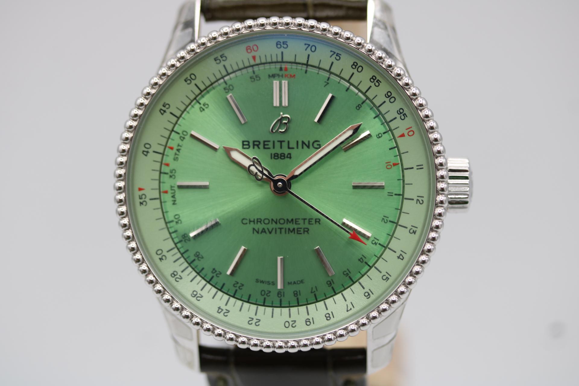 Breitling Navitimer A17395  Automatisch 35mm  Mintgrünes Zifferblatt  2024  Box & Papiere  Unter Garantie

Die Navitimer Automatic 35 A17395 ist eine elegante und zugleich markante Version einer der beständigsten Kollektionen von Breitling. Sie