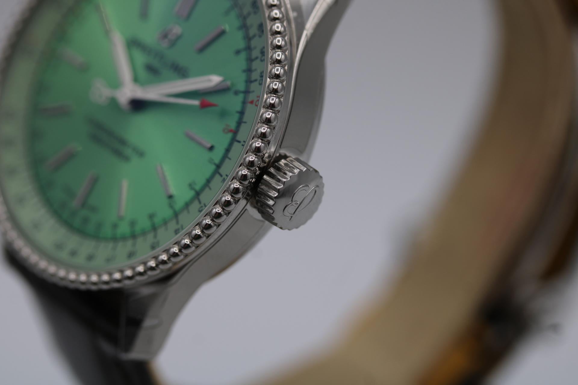 Breitling Navitimer A17395 Automatik 35mm Mint Grünes Zifferblatt 2024 Box & Papiere im Angebot 1