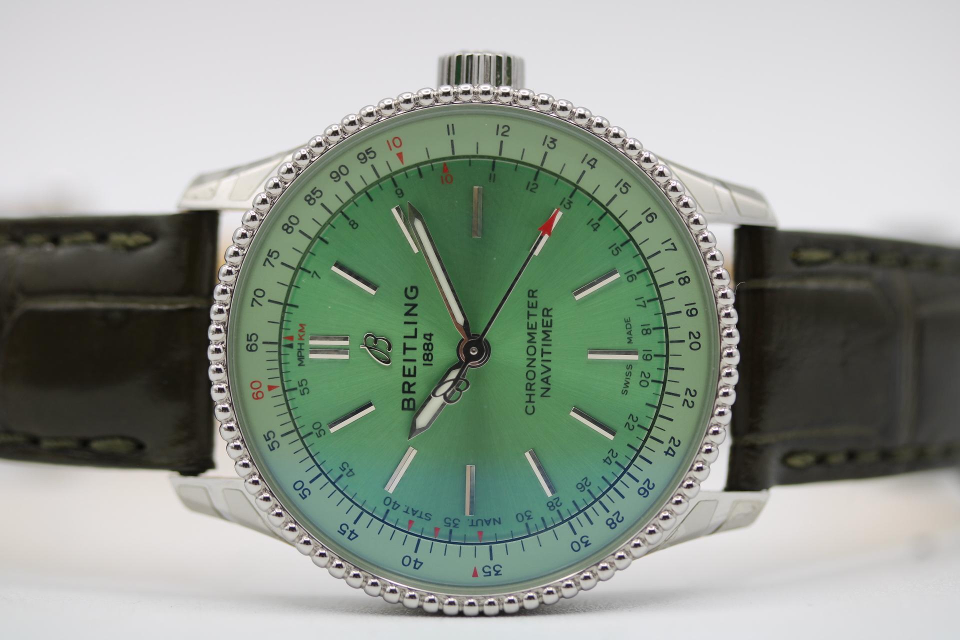 Breitling Navitimer A17395 Automatik 35mm Mint Grünes Zifferblatt 2024 Box & Papiere im Angebot 5