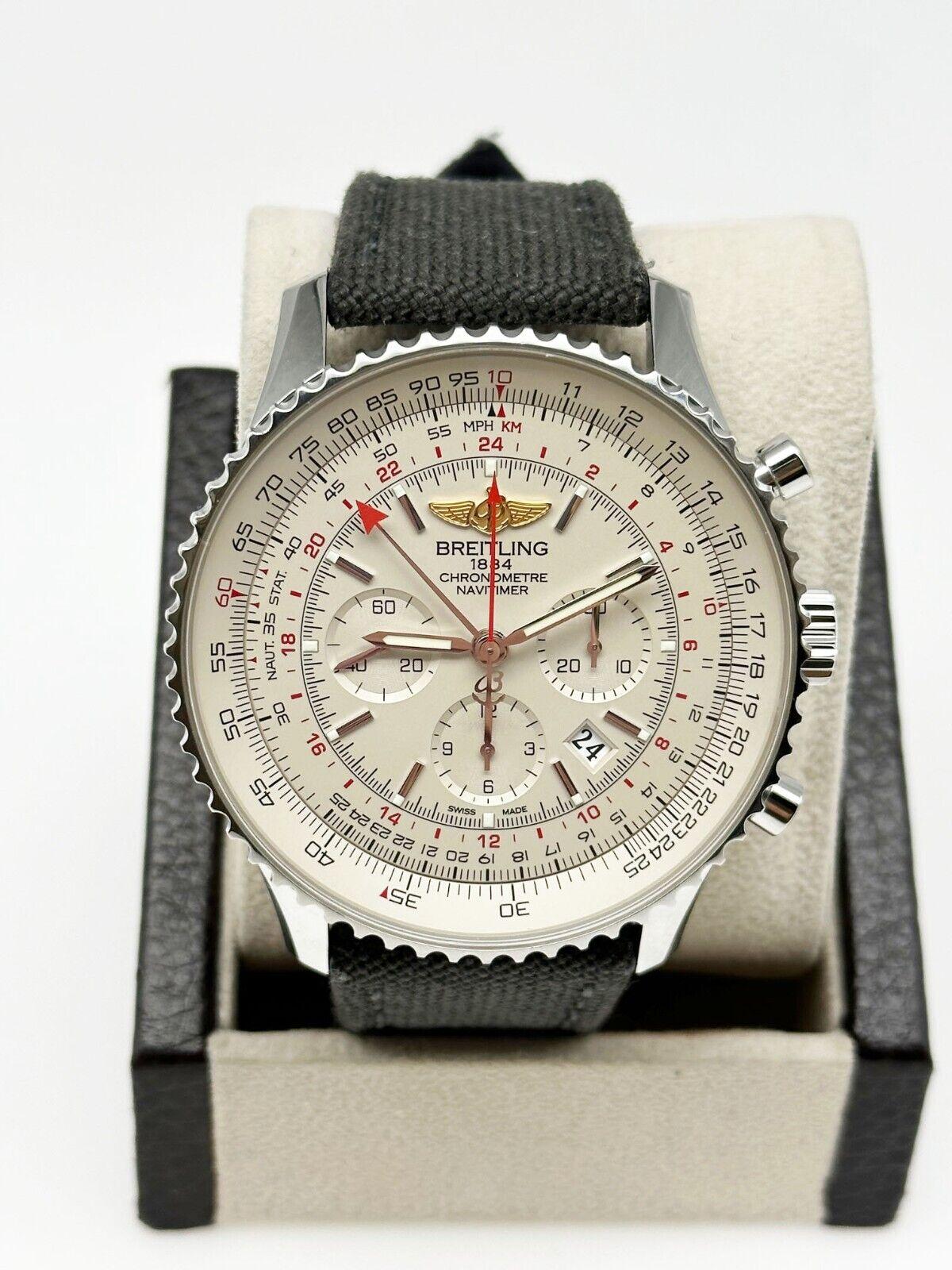 Edelstahl-Kastenpapier von Navitimer GMT AB0441 mit silbernem Zifferblatt im Zustand „Hervorragend“ in San Diego, CA