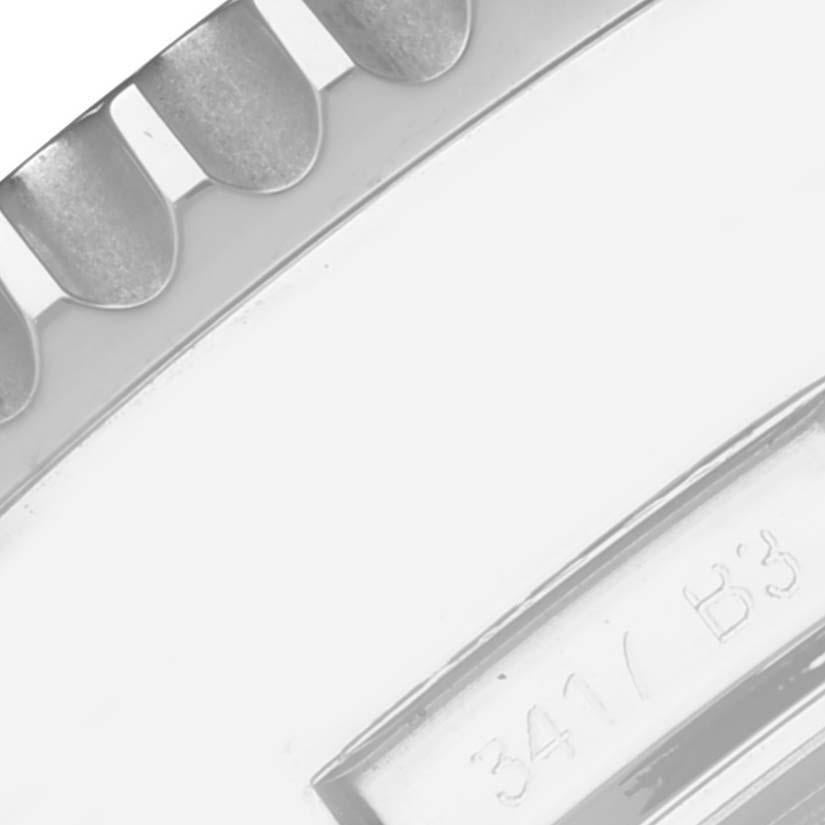 Breitling Navitimer Rattrapante Chronograph Steel Mens Watch AB0310 Box Card. Mouvement automatique à remontage automatique, officiellement certifié chronomètre. Fonction chronographe. Boîtier rond en acier inoxydable de 45.0 mm de diamètre. Lunette