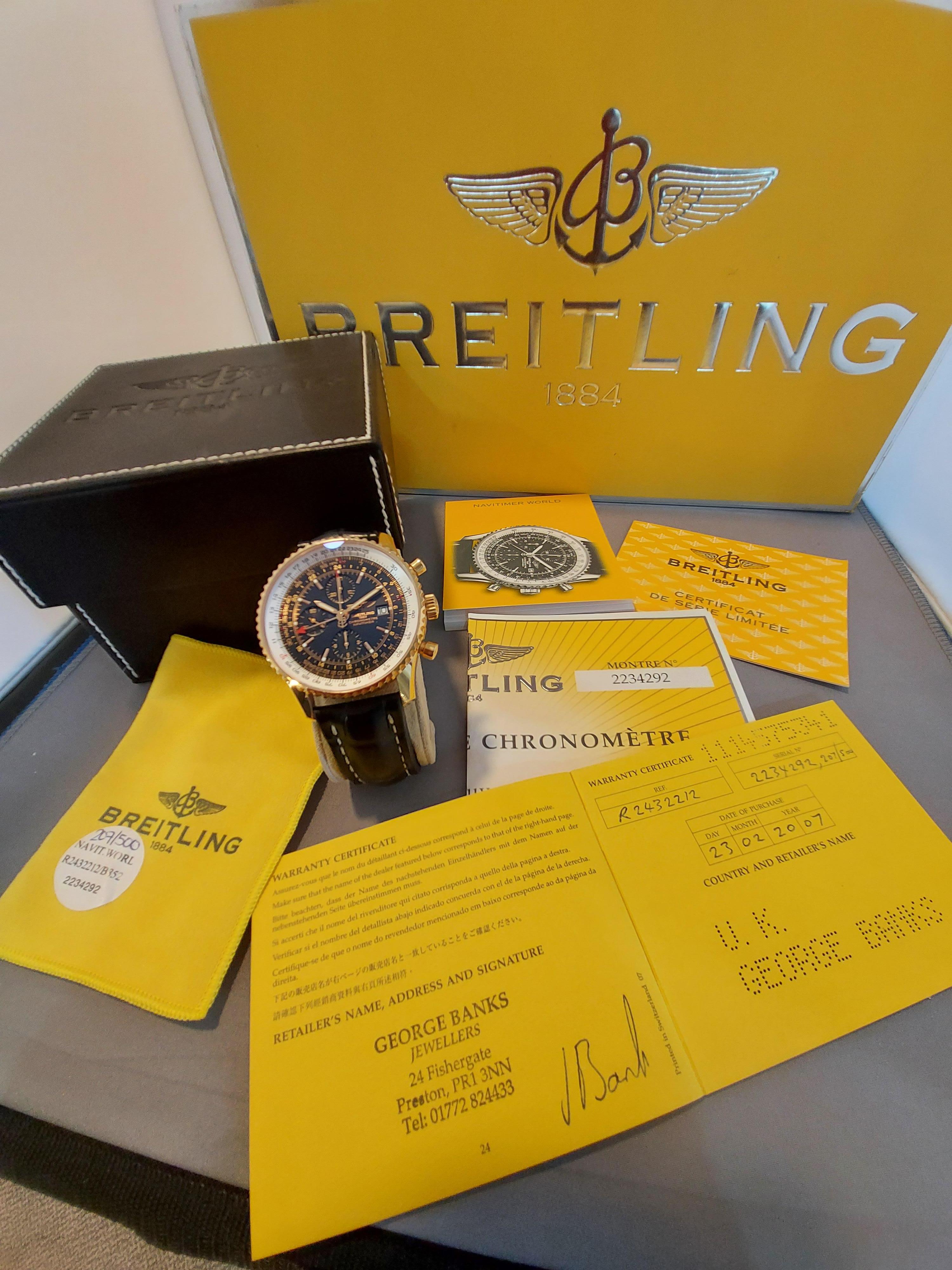 Breitling Navitimer World In Good Condition In Preston, GB