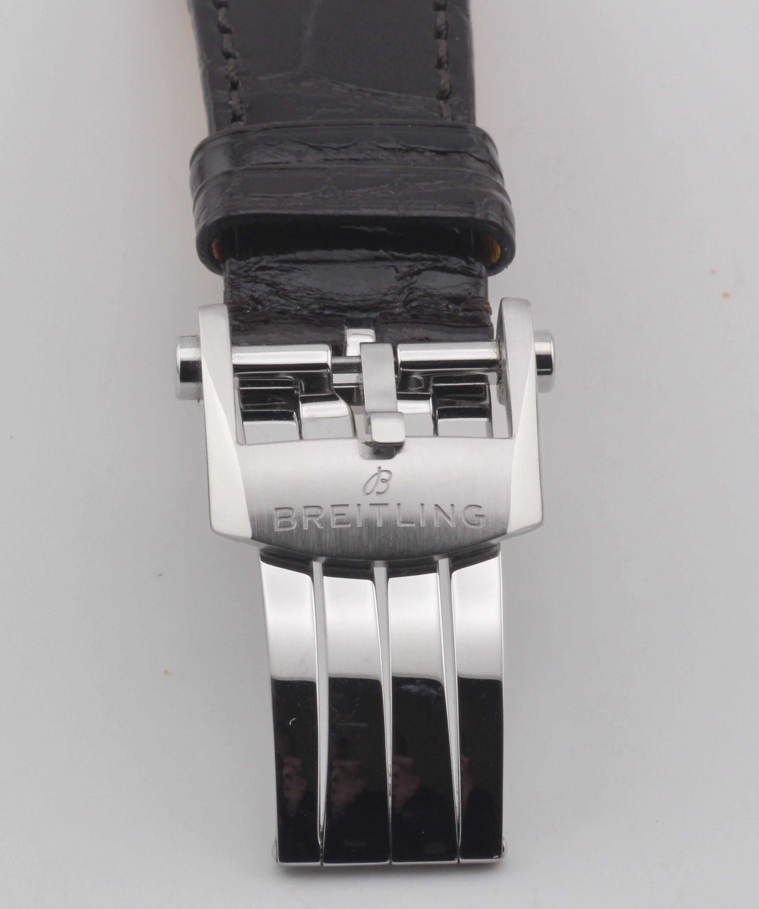 Montre-bracelet Breitling Premier Datora B25 Triple Date Chronographe à phase de lune en vente 14