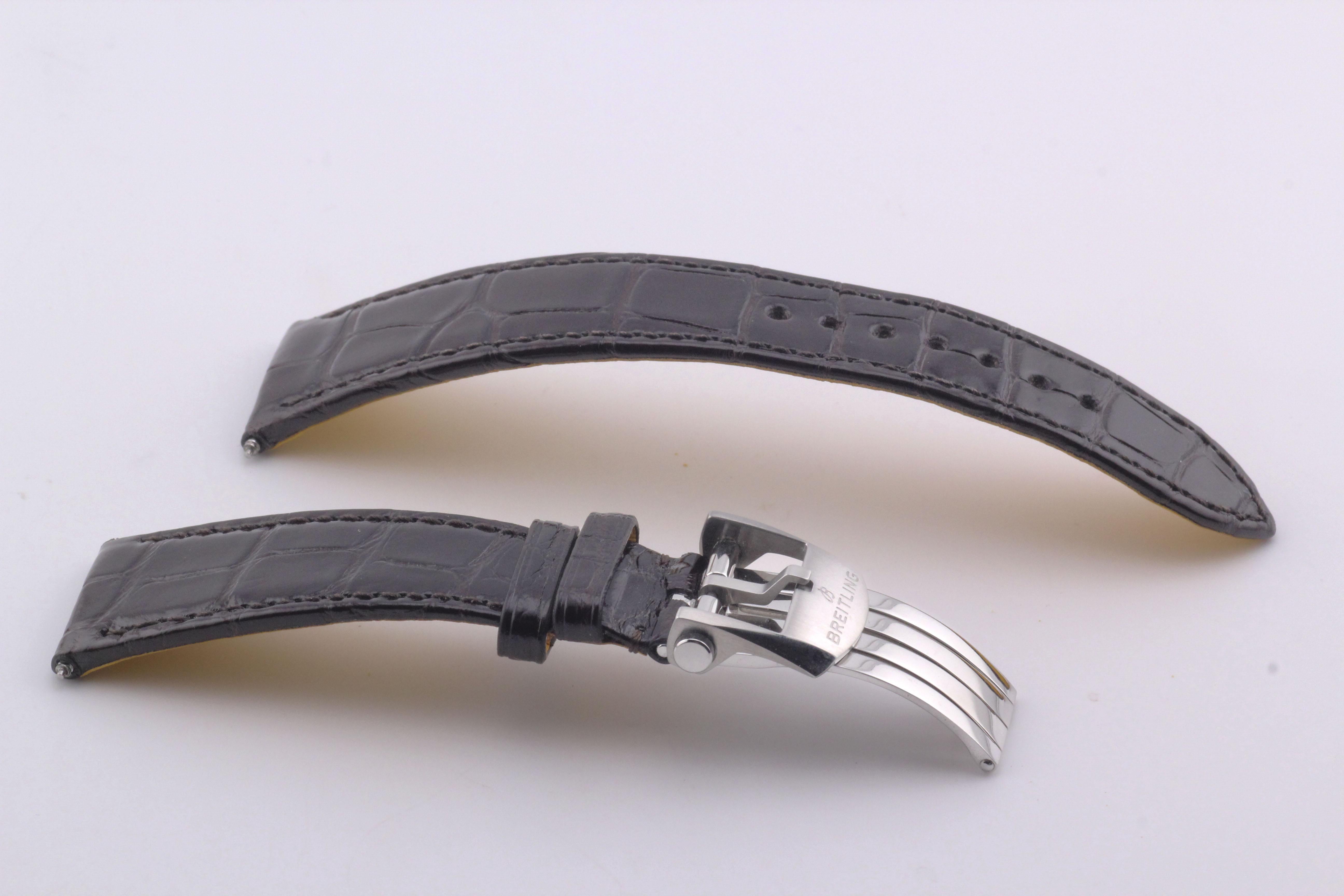 Montre-bracelet Breitling Premier Datora B25 Triple Date Chronographe à phase de lune en vente 15