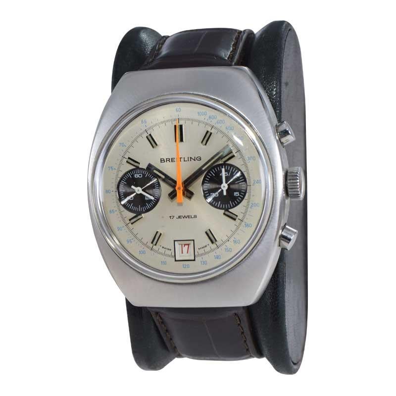 Montre chronographe Breitling en acier inoxydable de forme Tonneau Excellent état - En vente à Long Beach, CA