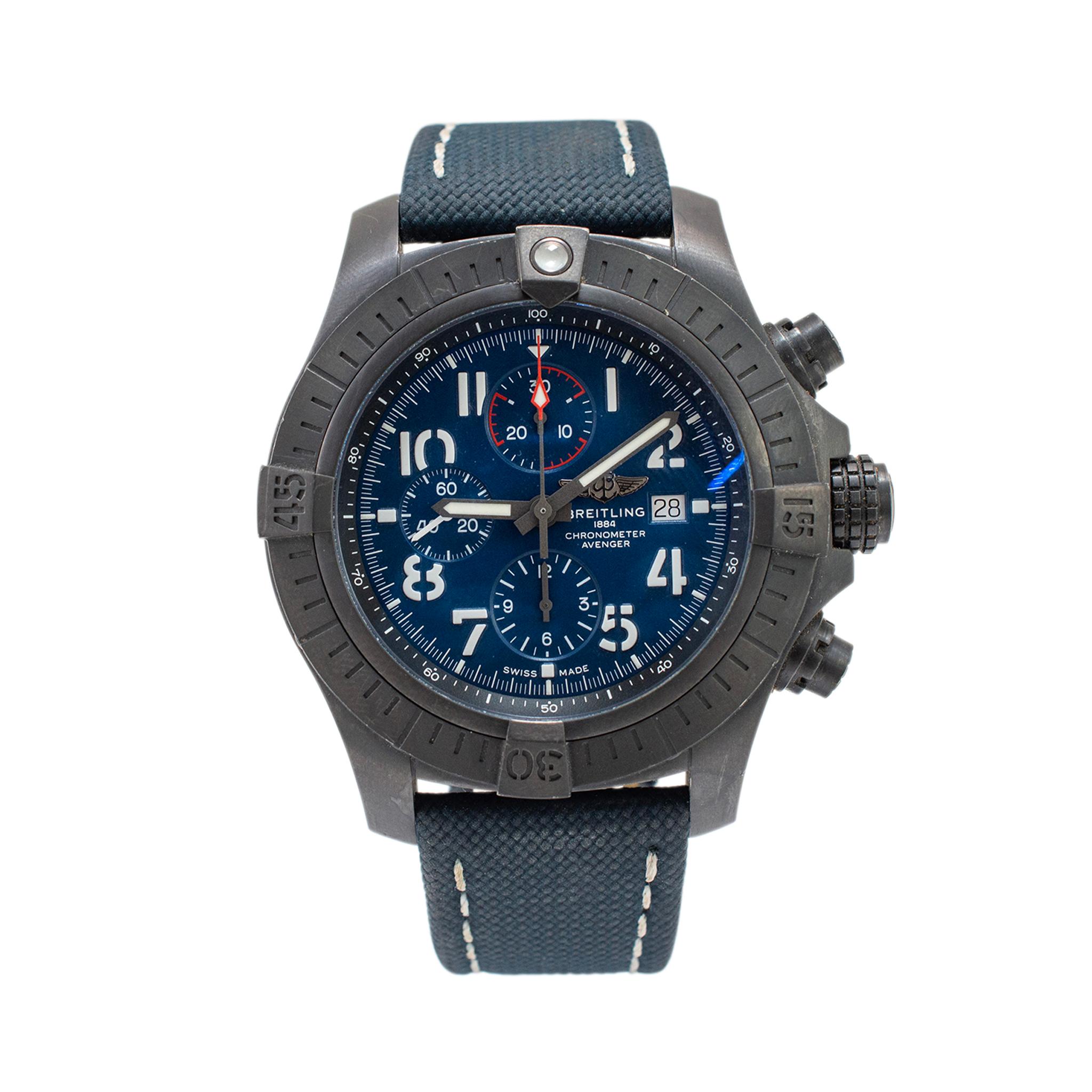 Marque : Breitling 

Genre : Hommes

Type de métal : Titane

Diamètre : 48,00 mm 

Poids : 158,16 grammes

Montre pour homme en titane BREITLING de fabrication suisse. Le métal a été testé et il a été déterminé qu'il s'agissait de titane. La marque