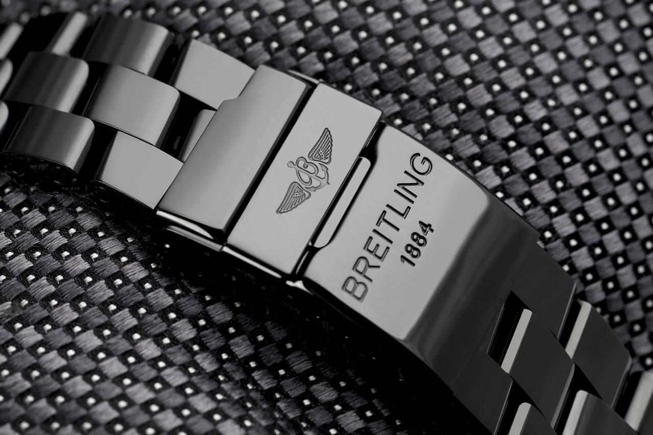 Breitling Super Avenger A13370 Montre noire PVD avec diamants personnalisée en vente 1