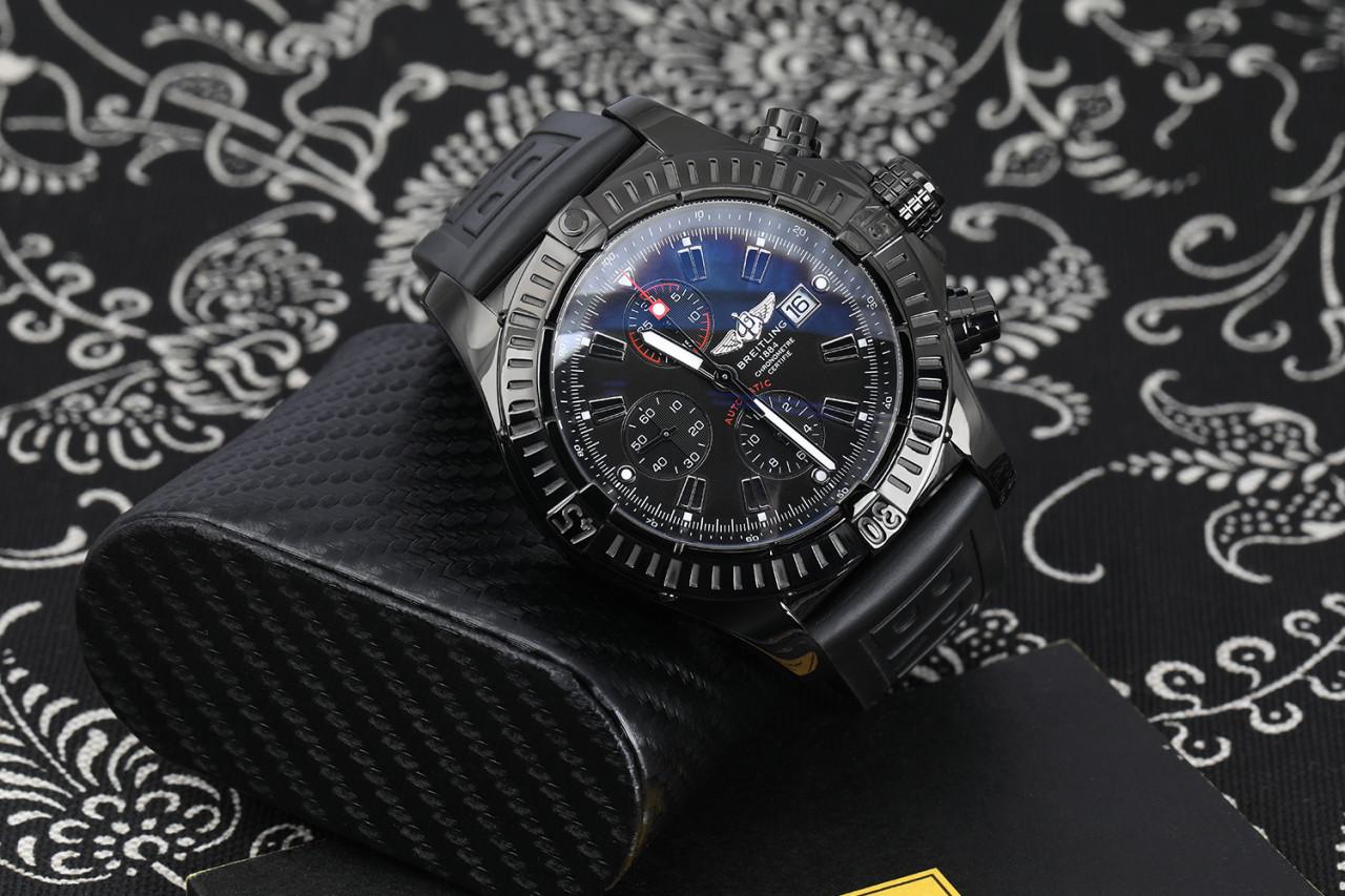 Breitling Super Avenger Montre noire PVD/DLC sur bracelet en caoutchouc A13370 Excellent état - En vente à New York, NY