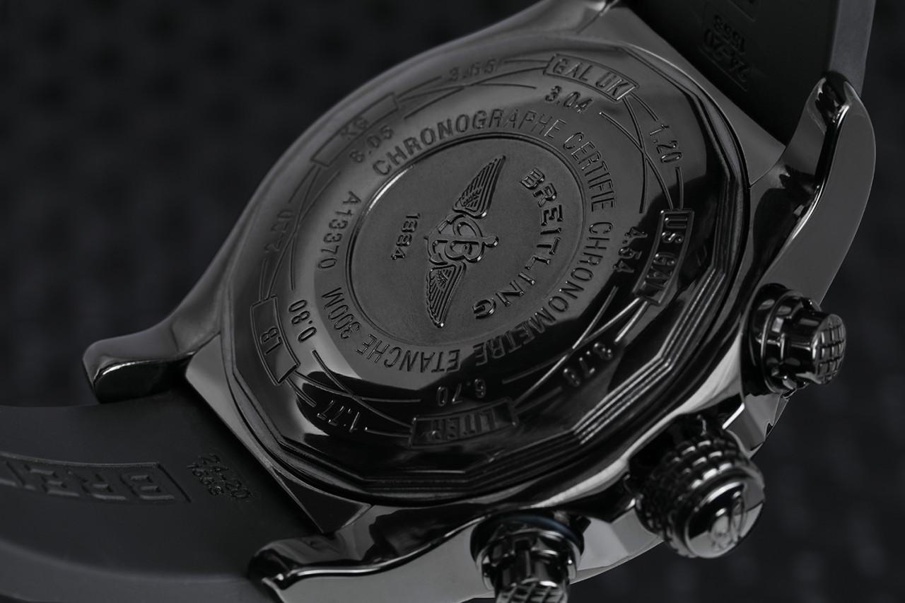 Breitling Super Avenger Montre noire PVD/DLC sur bracelet en caoutchouc A13370 Pour hommes en vente