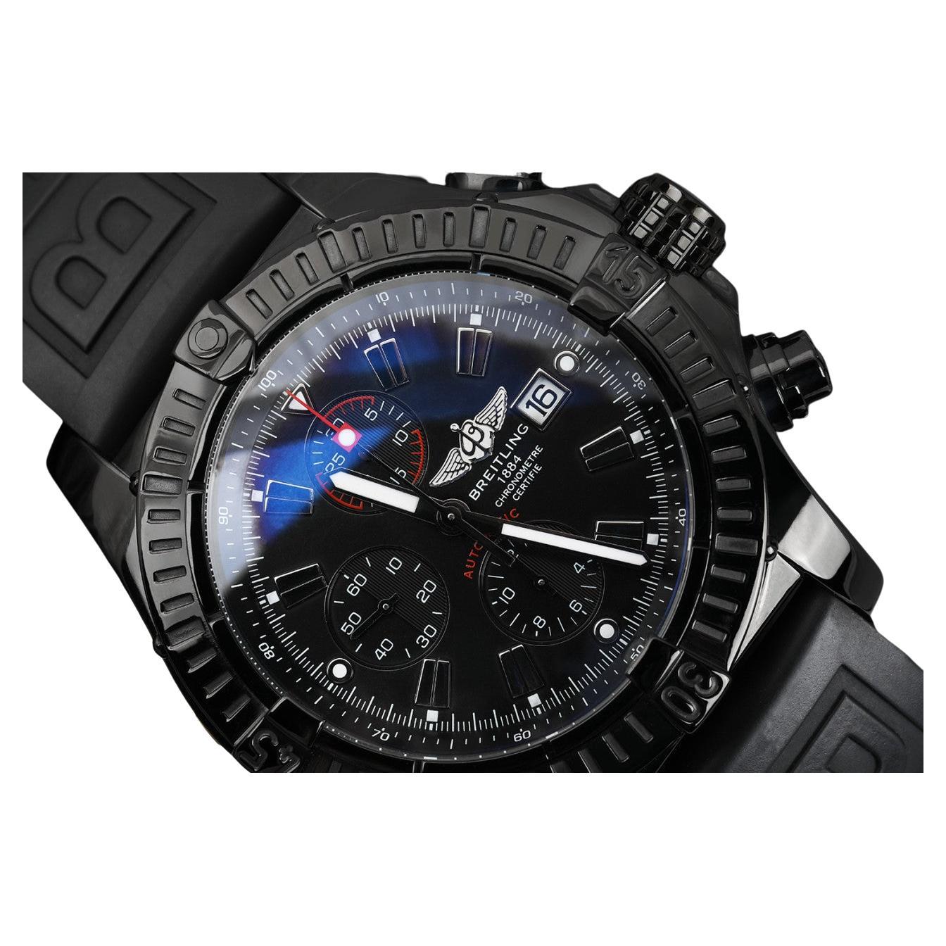 Breitling Super Avenger Schwarze PVD/DLC-Uhr auf einem Gummiband A13370 im Angebot