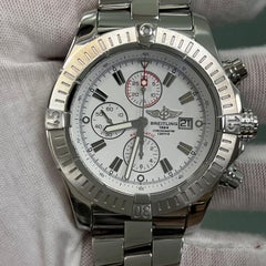 Breitling Super Avenger Chronographe A1337011 avec cadran blanc en acier inoxydable