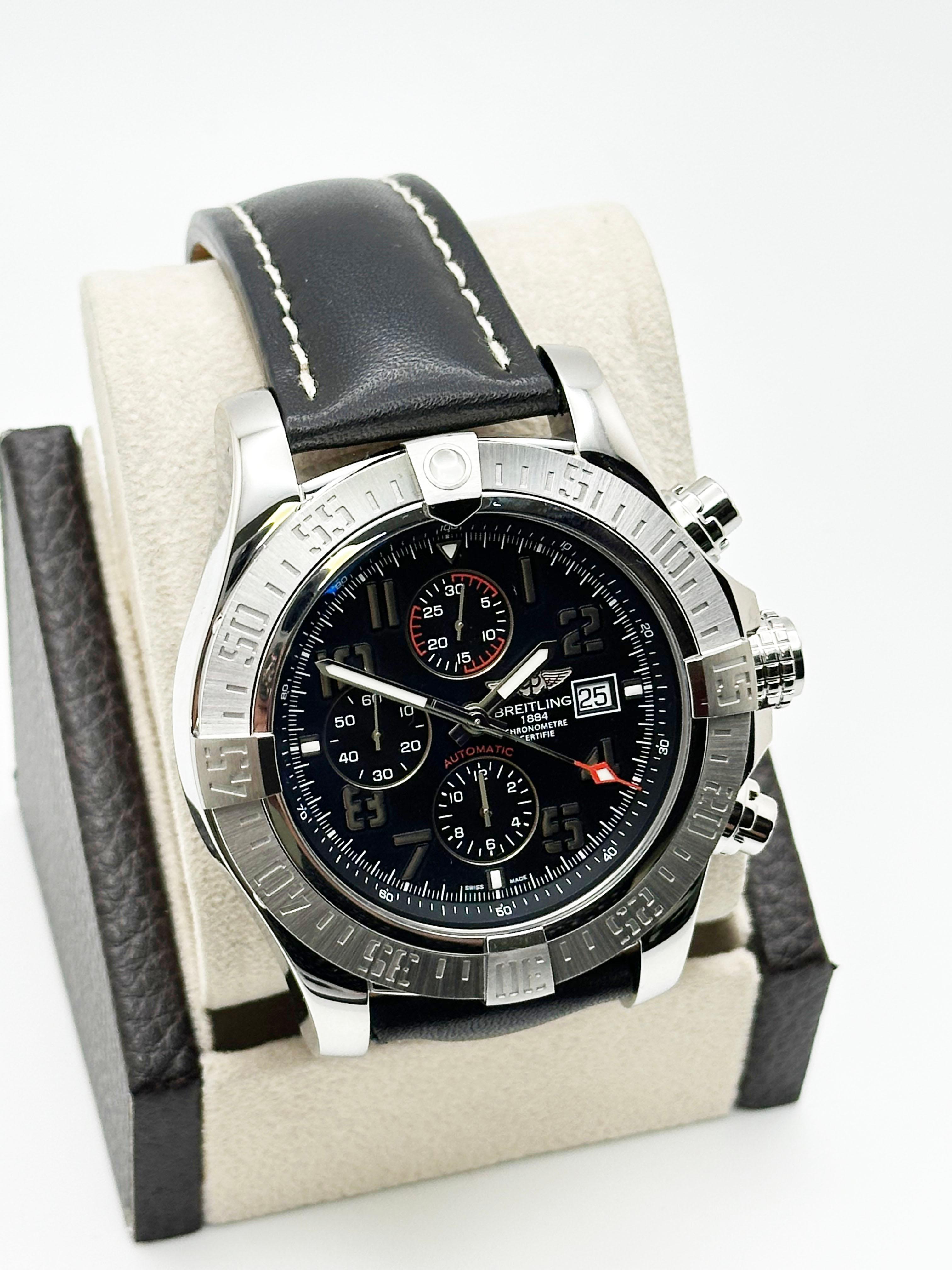 Breitling Super Avenger II A13371 Acciaio inossidabile Cinturino in pelle Scatola Libretto 48mm In condizioni ottime in vendita a San Diego, CA