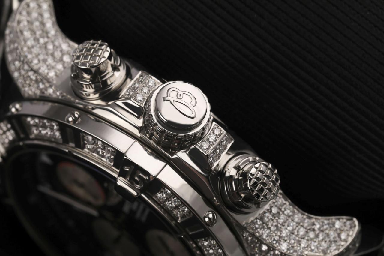 Breitling Super Avenger SS Chronograph Cadran noir Boîtier et bracelet central sertis de diamants A13370
