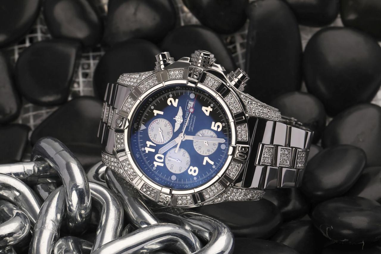 Breitling Super Avenger SS Chronographe noir avec cadran serti de diamants A13370 Pour hommes en vente