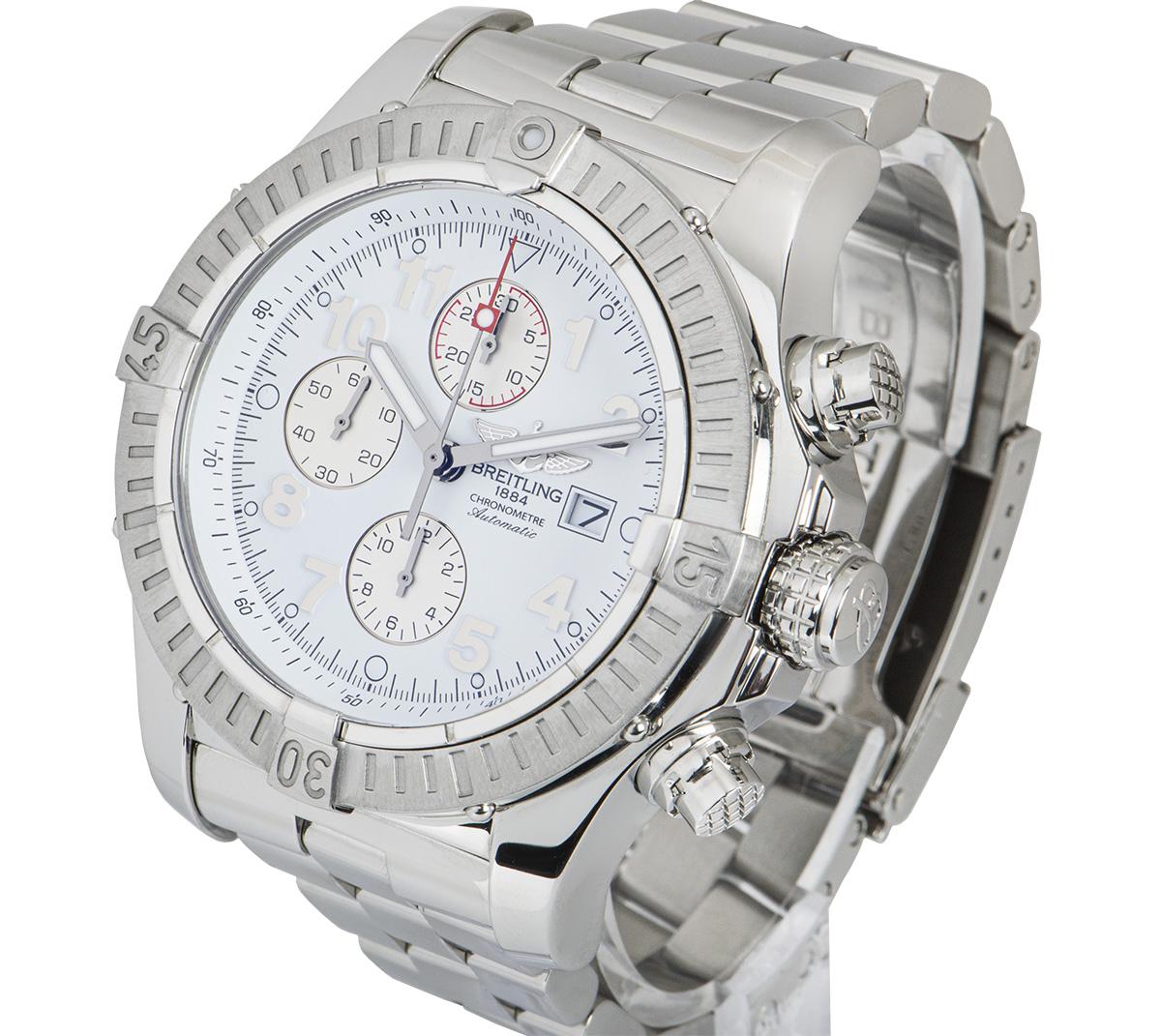 A 48 mm Super Avenger by Breitling in stainless steel. Featuring a white dial that has a date display, small seconds, a 12 hour and a 30 minute counter. The bracelet is equipped with a deployant clasp. Fitted with sapphire glass and an automatic