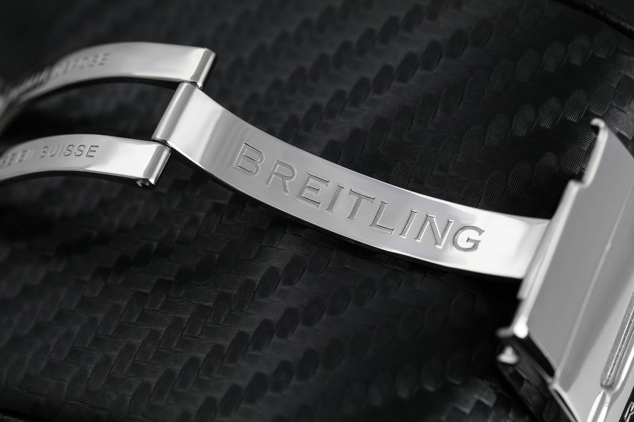Breitling SuperAvenger Herrenuhr A13370 aus Edelstahl mit weißem MOP-Zifferblatt und Diamanten (Rundschliff) im Angebot