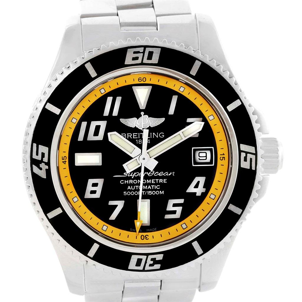 Breitling Superocean 42 Abyss Schwarz Gelb Automatik Herrenuhr A17364. Automatisches Uhrwerk mit automatischem Aufzug. Gehäuse aus Edelstahl mit einem Durchmesser von 42,0 mm. Verschraubte Krone und Drücker aus Edelstahl. Einseitig drehbare Lünette