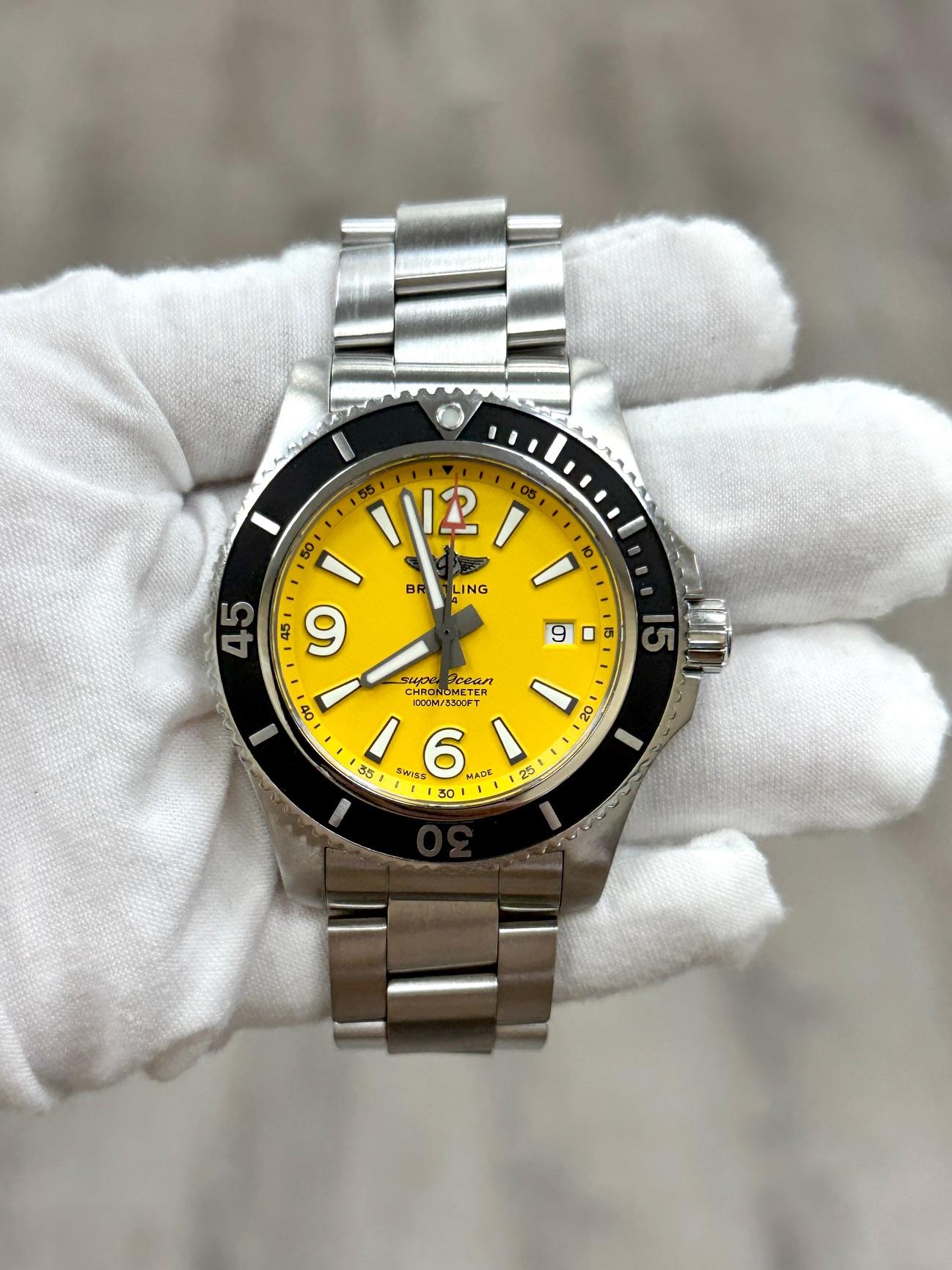 Breitling Superocean 44 A17367 44mm Cadran jaune Acier inoxydable Boîte de voyage en vente 4