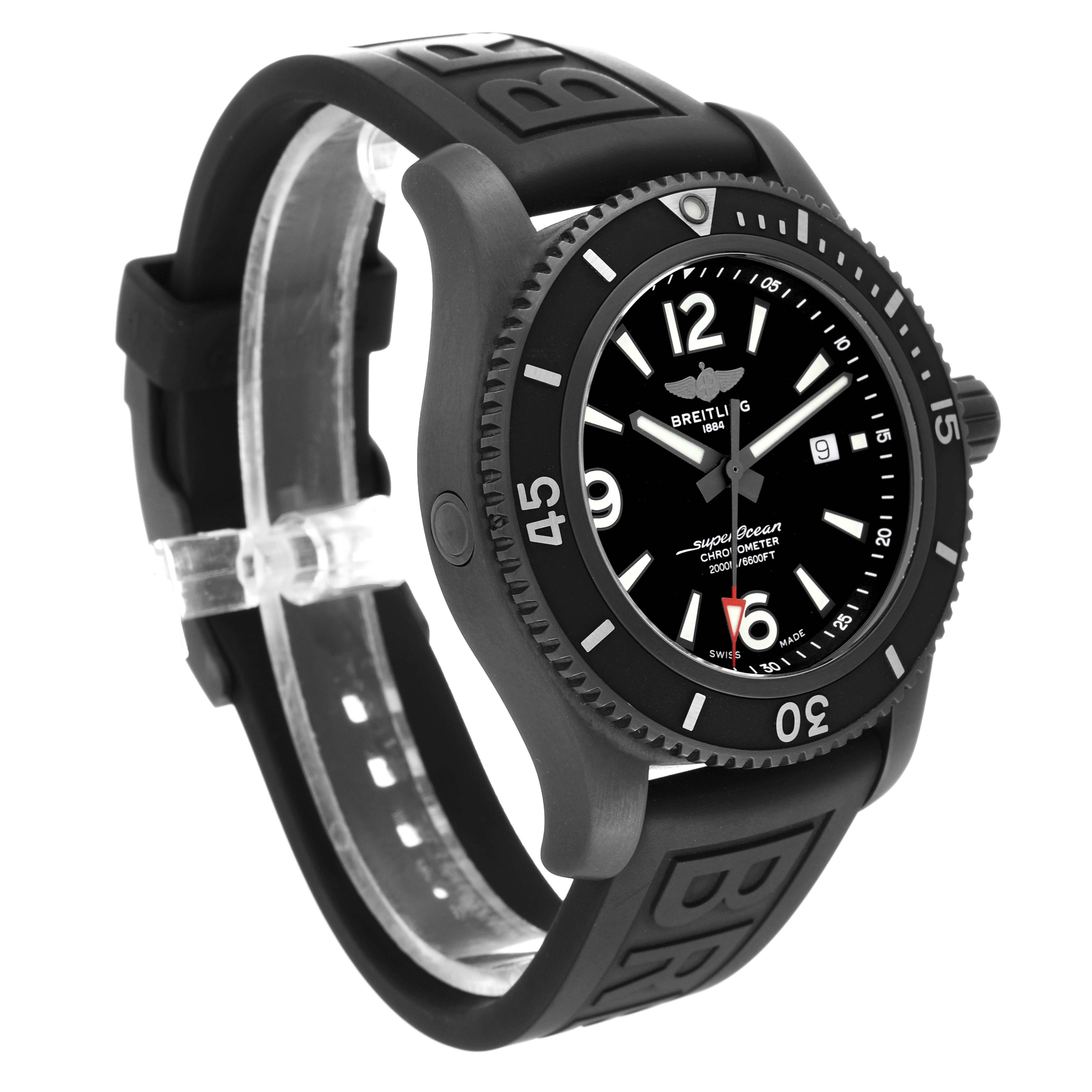 Breitling Superocean 46 schwarzes Zifferblatt DLC Stahl Herrenuhr M17368 Box Card. Automatisches Uhrwerk mit Selbstaufzug. DLC-beschichtetes Edelstahlgehäuse mit einem Durchmesser von 46,0 mm. Verschraubte Krone aus Edelstahl. Schwarze, einseitig