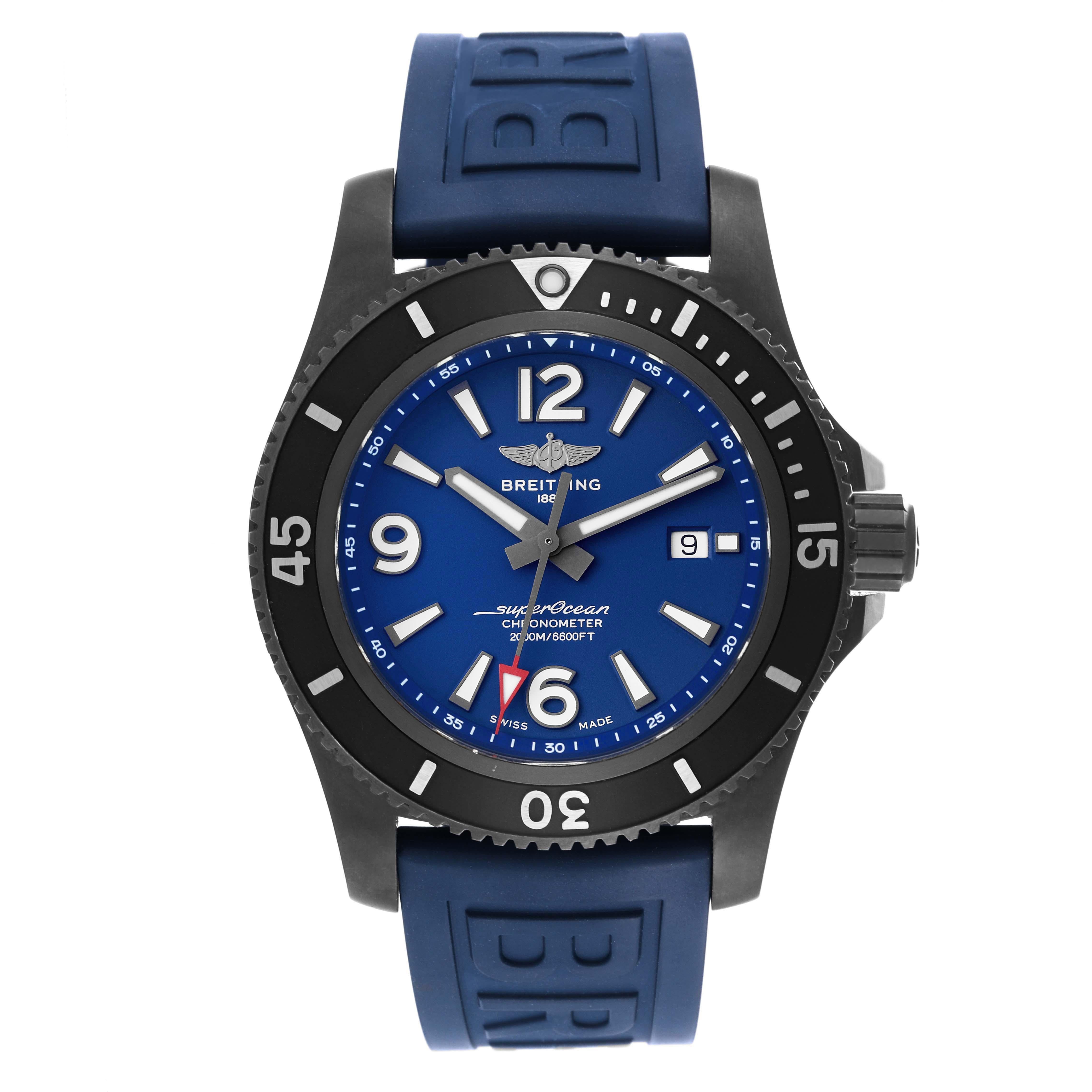 Breitling Superocean 46 blaues Zifferblatt DLC Stahl Herrenuhr M17368 Box Card. Automatisches Uhrwerk mit Selbstaufzug. DLC-beschichtetes Edelstahlgehäuse mit einem Durchmesser von 46,0 mm. Verschraubte Krone aus Edelstahl. Schwarze, einseitig