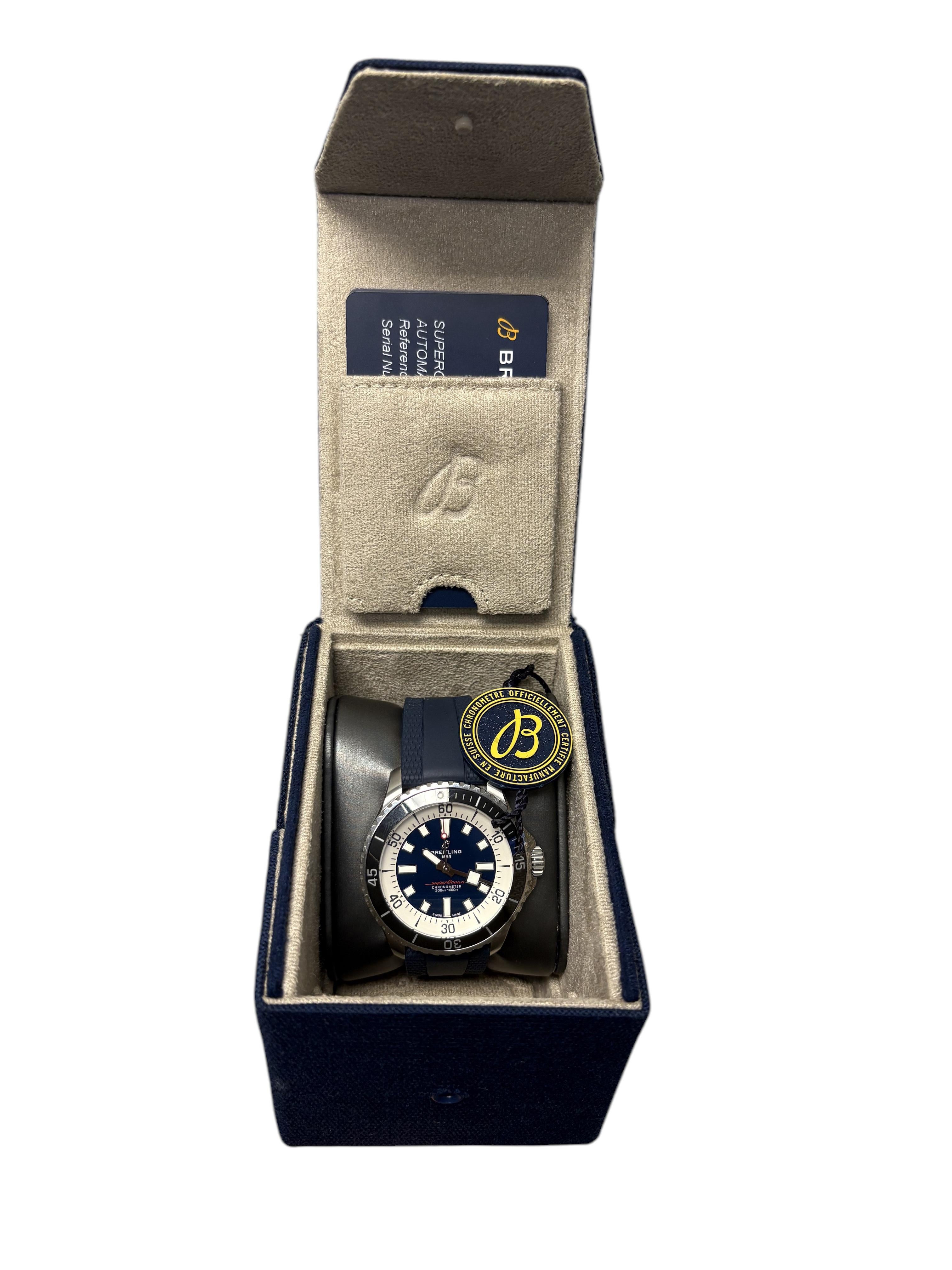 Breitling SuperOcean Automático 44 A17376 con correa azul, papeles y caja de viaje en venta 12