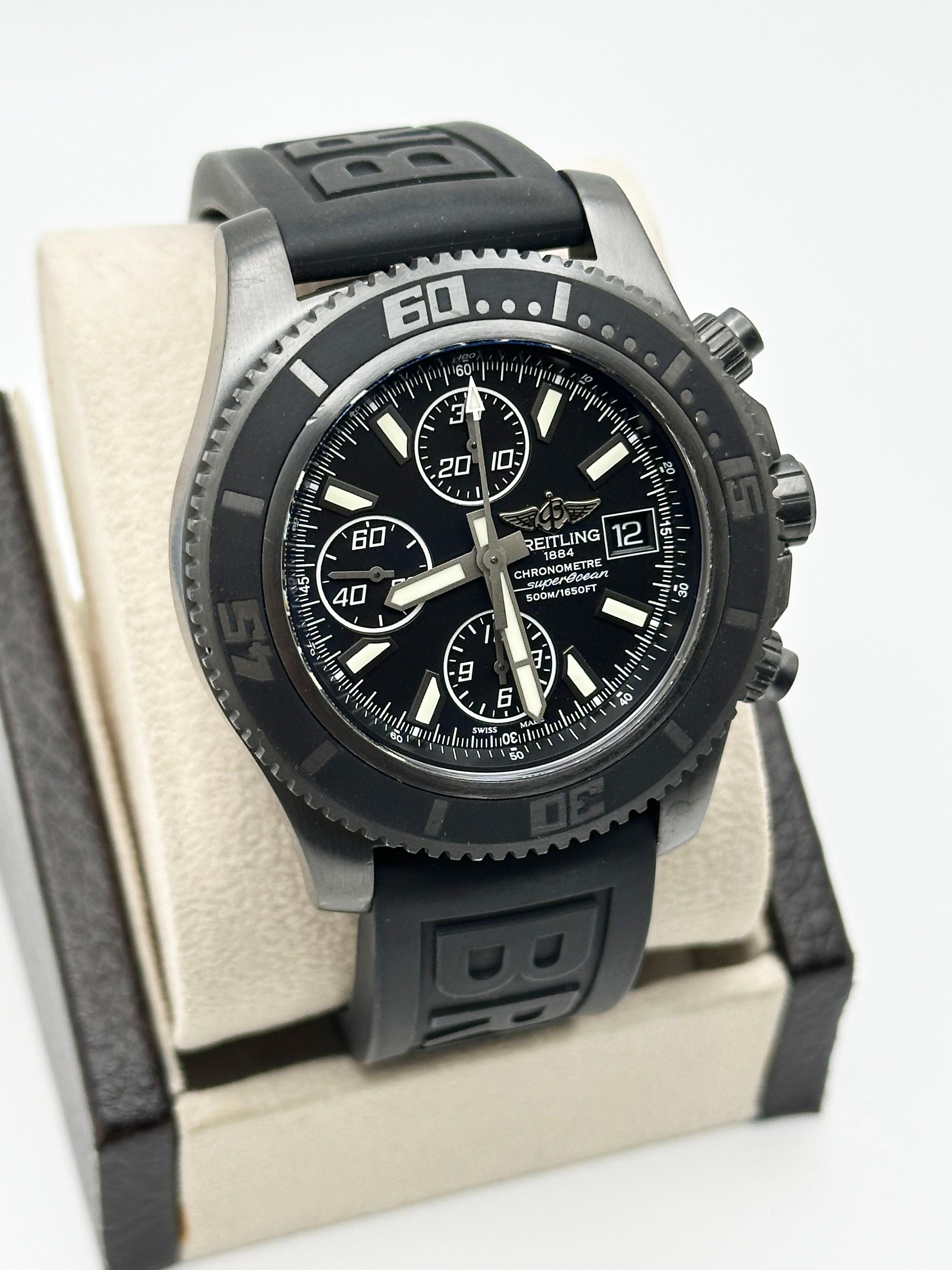 Numéro de style : M13341

 

Modèle : Breitling Superocean Chronograph II 

 

Matériau du boîtier : Acier inoxydable revêtu de PVD noir 

 

Bracelet : caoutchouc noir 

 

Lunette : Acier inoxydable revêtu de PVD noir

 

Cadran : Cadran noir 

