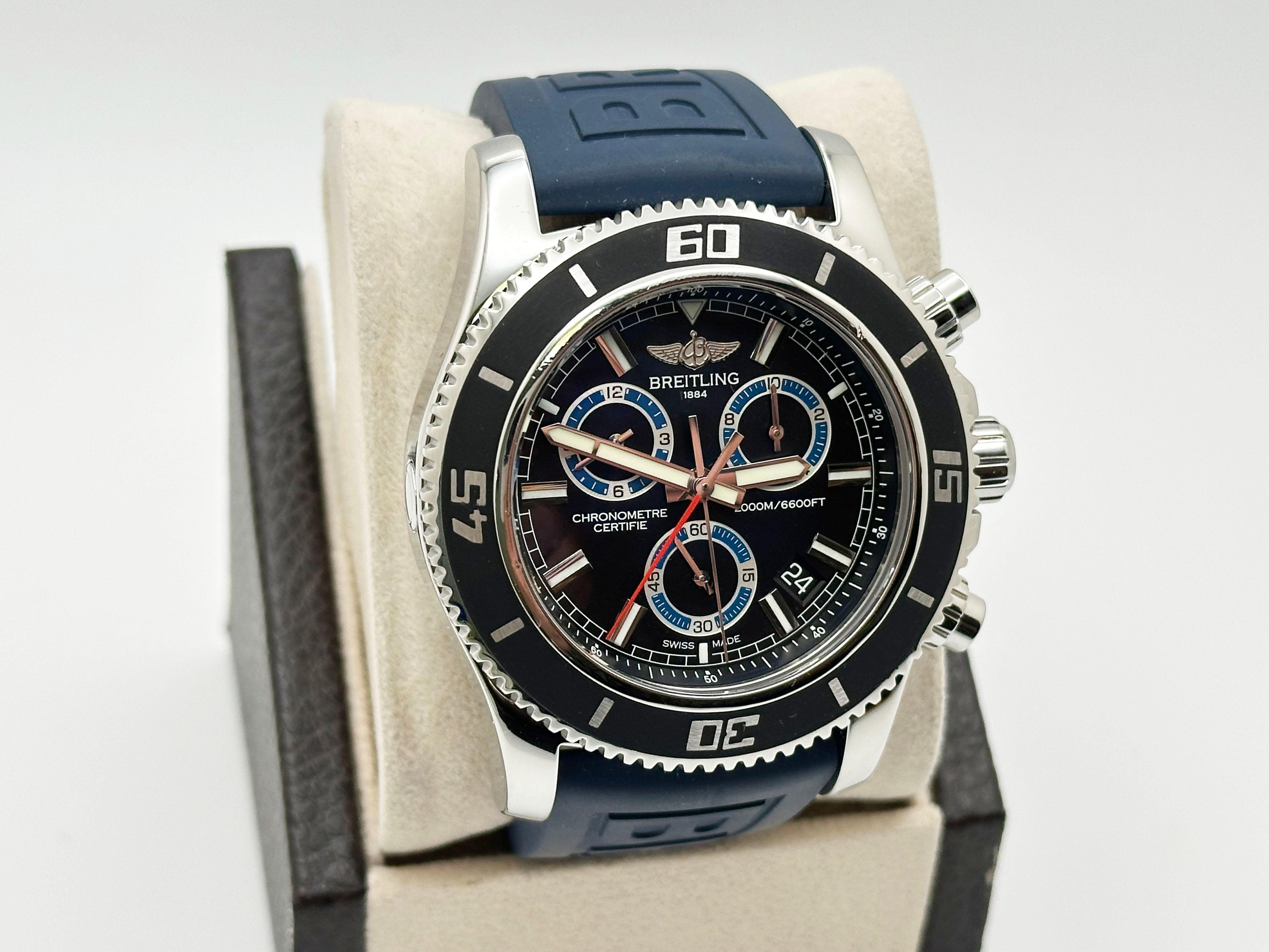 Breitling Superocean Chronograph M2000 A73310 Edelstahl Box Papier 46mm im Zustand „Hervorragend“ im Angebot in San Diego, CA