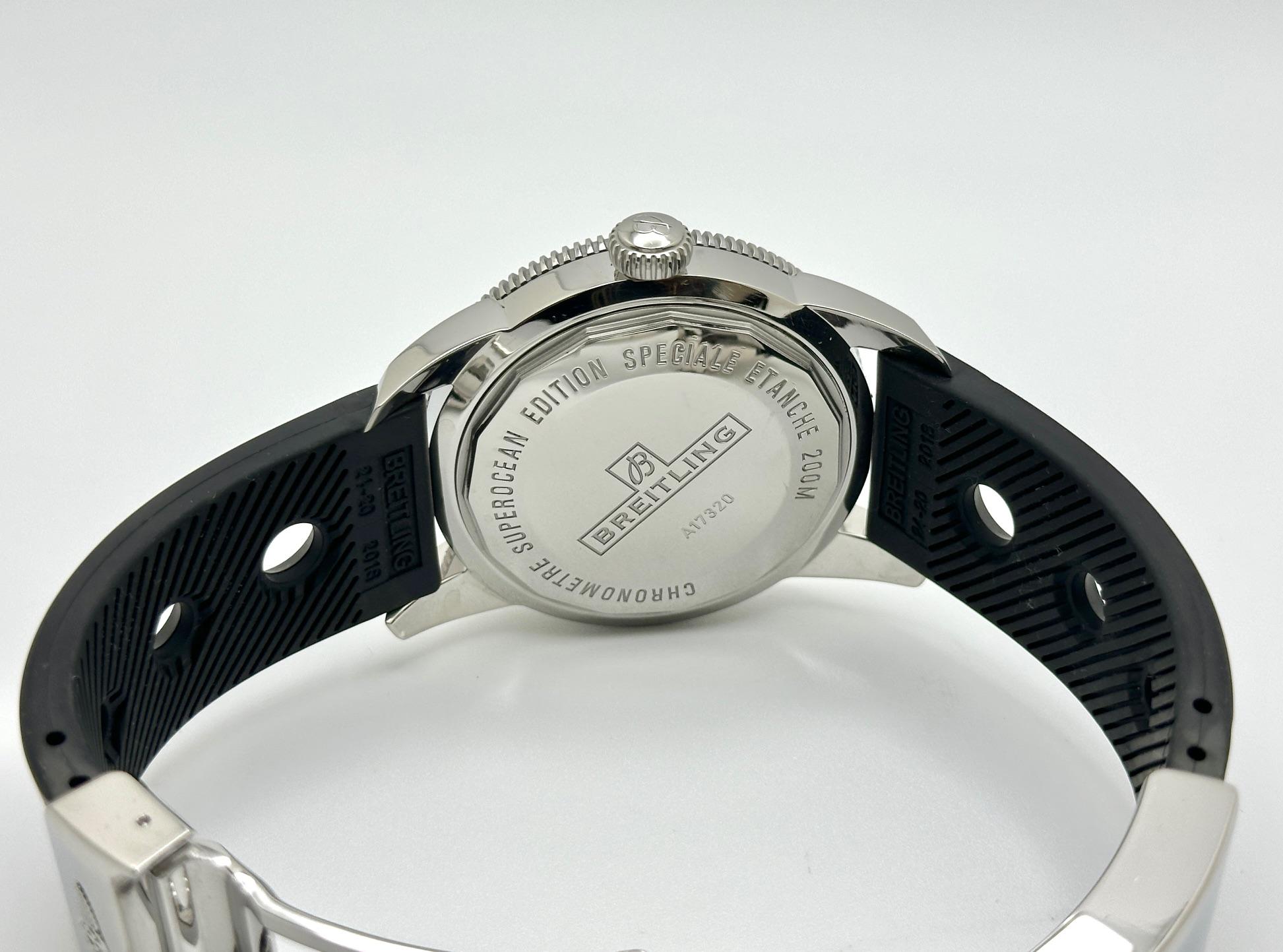 Número de estilo: A17320



Año: 2008

 

Model No: Breitling Superocean Heritage

 

Material de la caja: Acero inoxidable

 

Banda: Caucho negro

 

Bisel: Negro

 

Esfera: Negra

 

Cara: Cristal de zafiro

 

Tamaño de la caja: 46 mm

