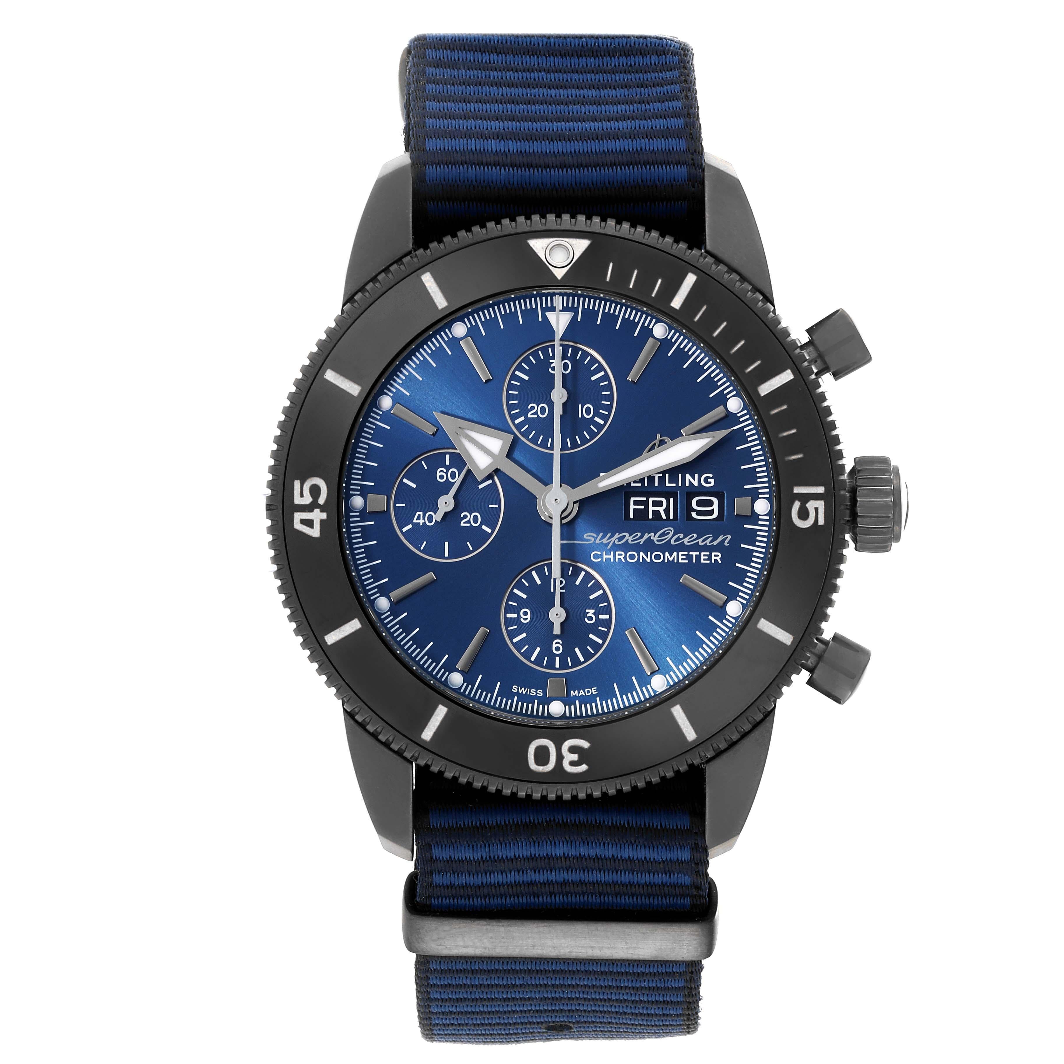 Breitling SuperOcean Heritage Chronograph DLC Stahl Herrenuhr M13313 Ungetragen. Automatisches Uhrwerk mit Selbstaufzug. DLC-beschichtetes Edelstahlgehäuse mit einem Durchmesser von 44 mm und einer Dicke von 15,6 mm. Verschraubte Krone. Lapidierte