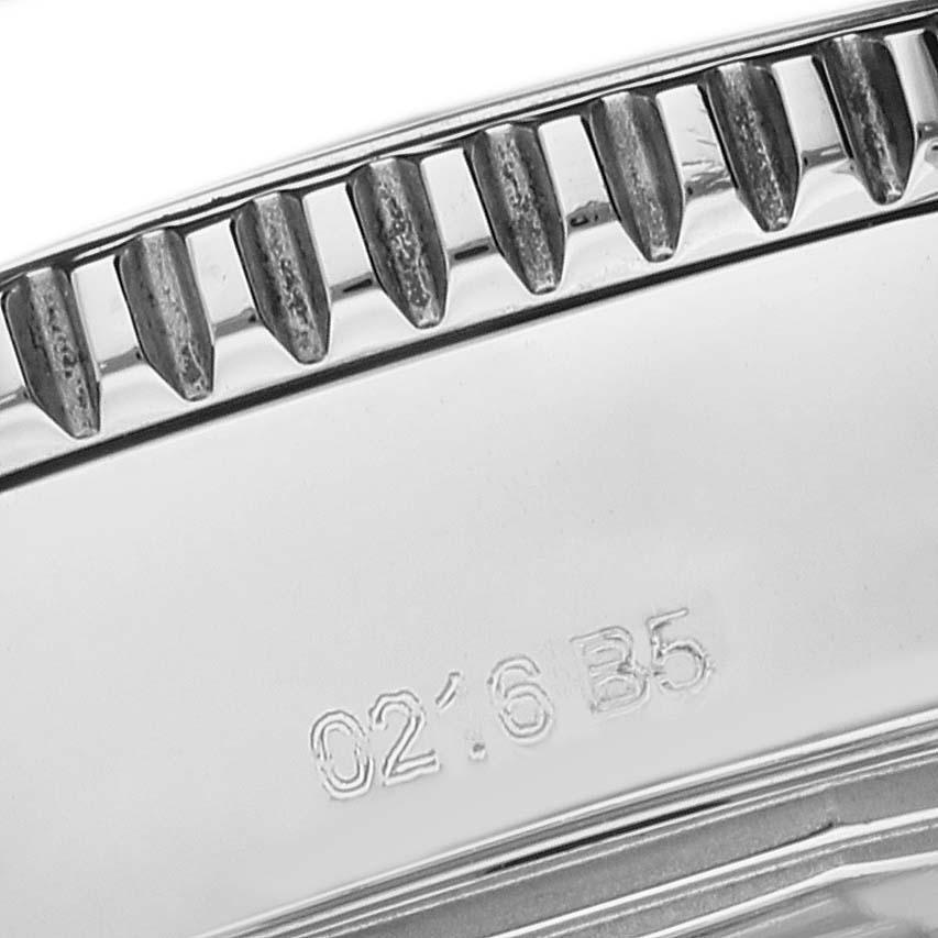Breitling Superocean II Schwarzes Zifferblatt Stahl Herrenuhr A17365 Box Card. Automatisches Uhrwerk mit Selbstaufzug. Gehäuse aus Edelstahl mit einem Durchmesser von 42 mm. Verschraubte Krone und Drücker aus Edelstahl. Schwarze unidirektionale