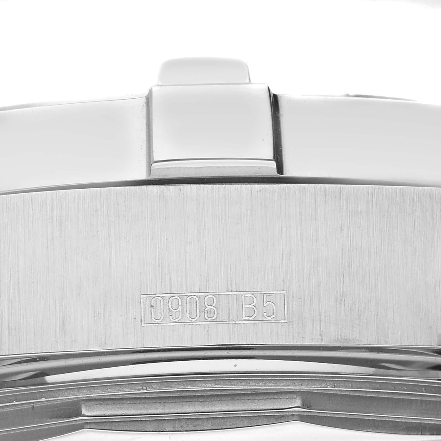 Breitling Superocean Steelfish Schwarzes Zifferblatt Stahl Herrenuhr A17390. Automatisches Uhrwerk mit Selbstaufzug. Gehäuse aus Edelstahl mit einem Durchmesser von 44 mm. Verschraubte Krone aus Edelstahl. Einseitig drehbare Lünette aus Edelstahl.