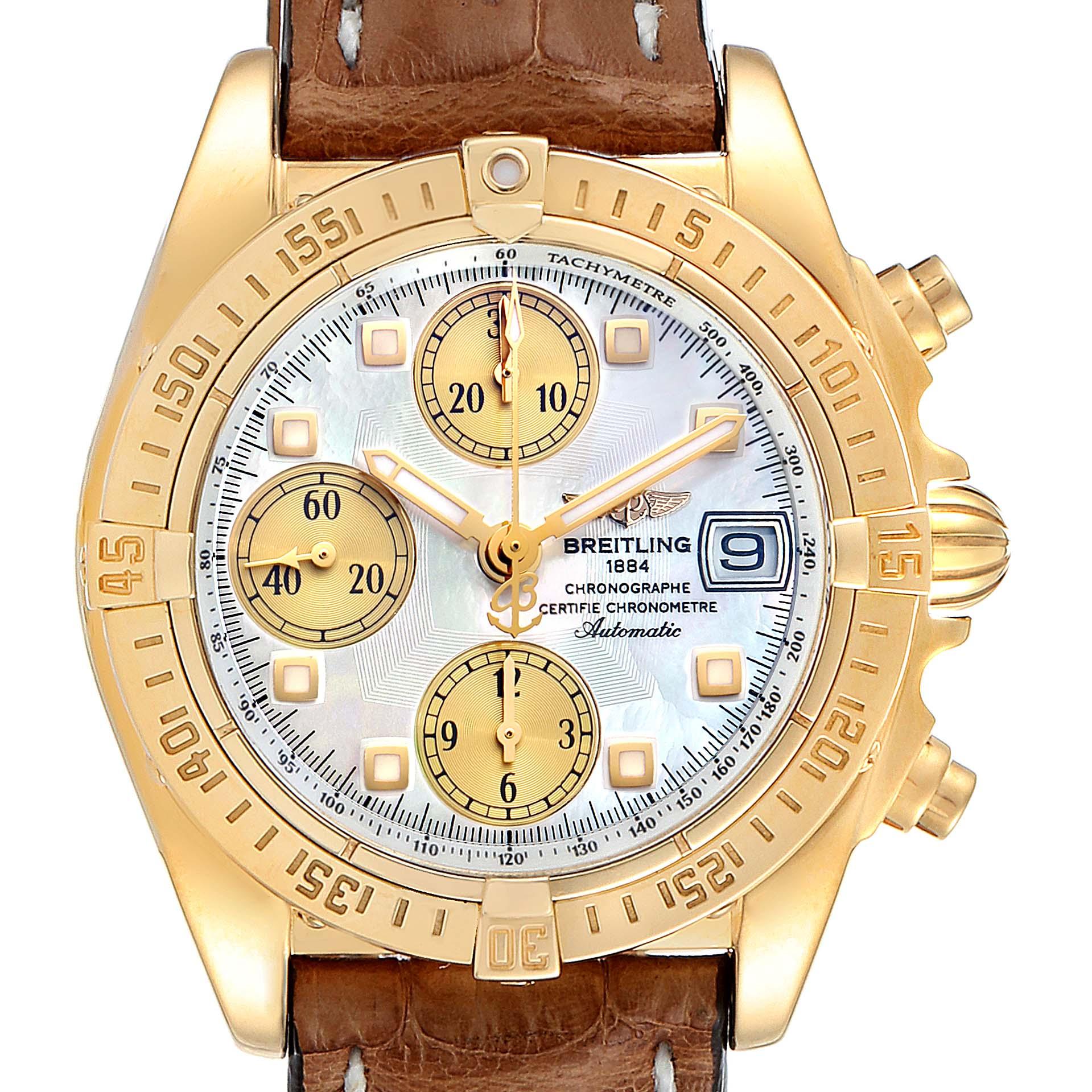 Breitling Windrider Cockpit Gelbgold MOP Zifferblatt Herrenuhr K13358 Box Papiere. Automatisches Chonographenwerk mit Selbstaufzug. Gehäuse aus 18 Karat Gelbgold mit einem Durchmesser von 39,0 mm. Einseitig drehbare Lünette aus 18 Karat Gelbgold.