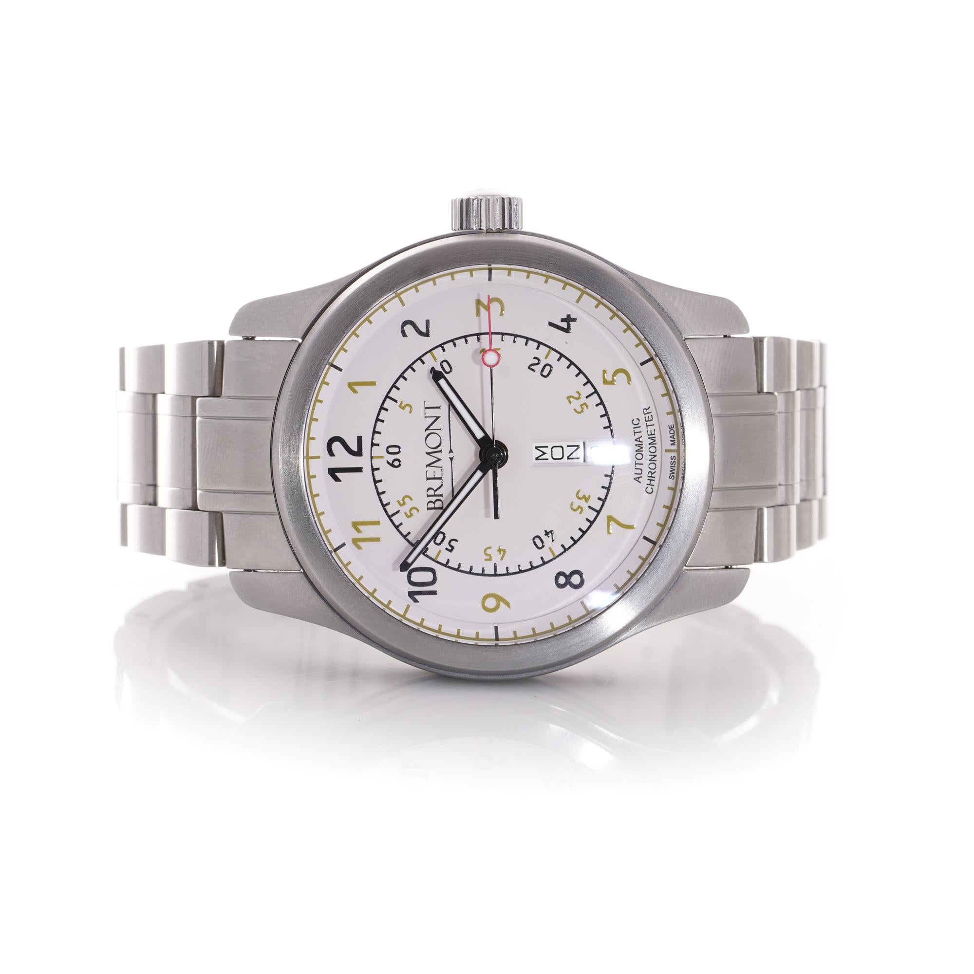 Bremont chronomètre jour et date en acier inoxydable	Montre-bracelet pour hommes BC-S2  en vente 2