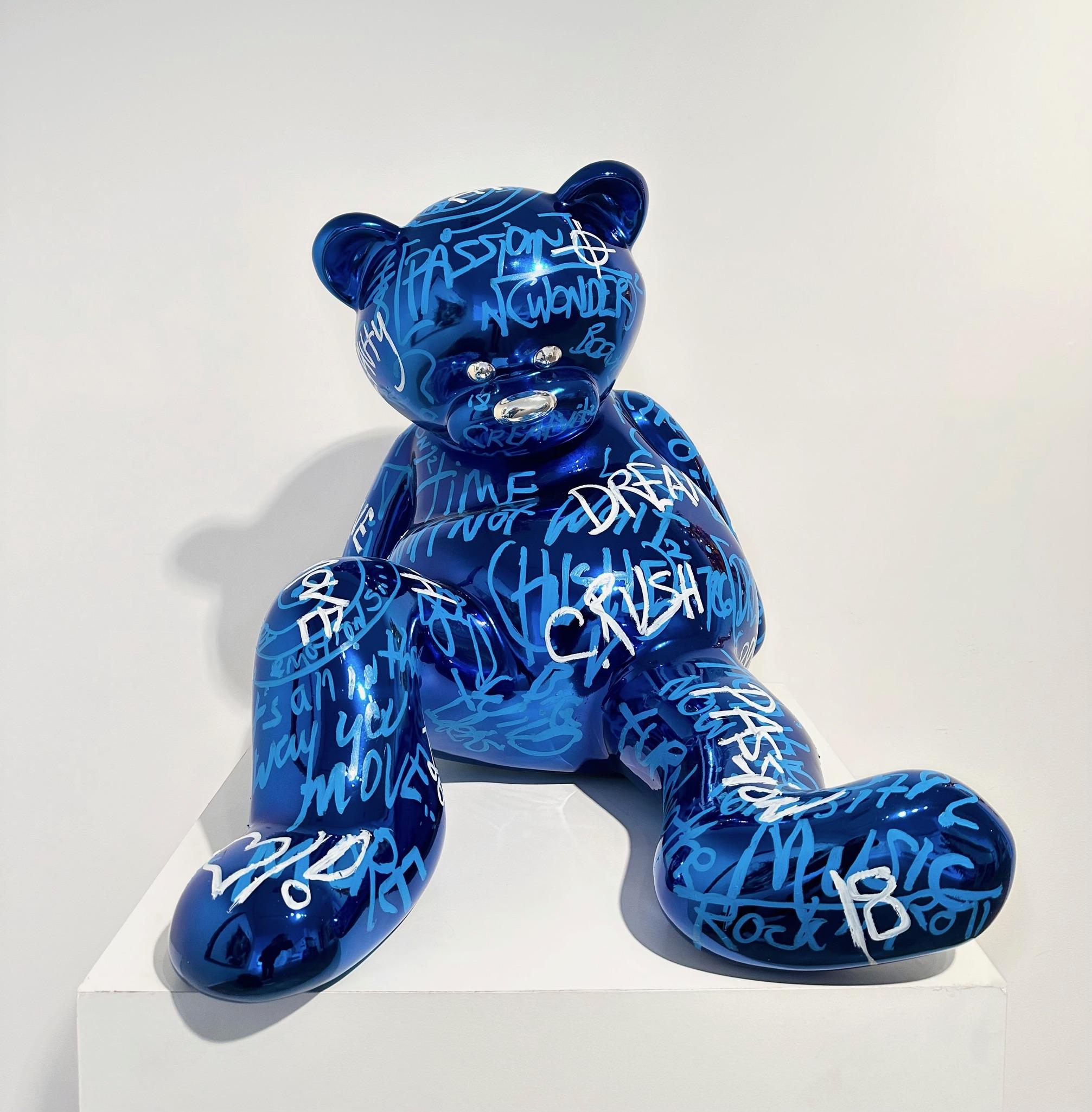 Love Matters, Blau – Sculpture von Brendan Murphy
