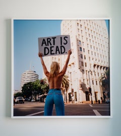 "Art is Dead" (FRAMED) Fotografia 36" x 36" pollici Edizione 2/7 di Brendan North
