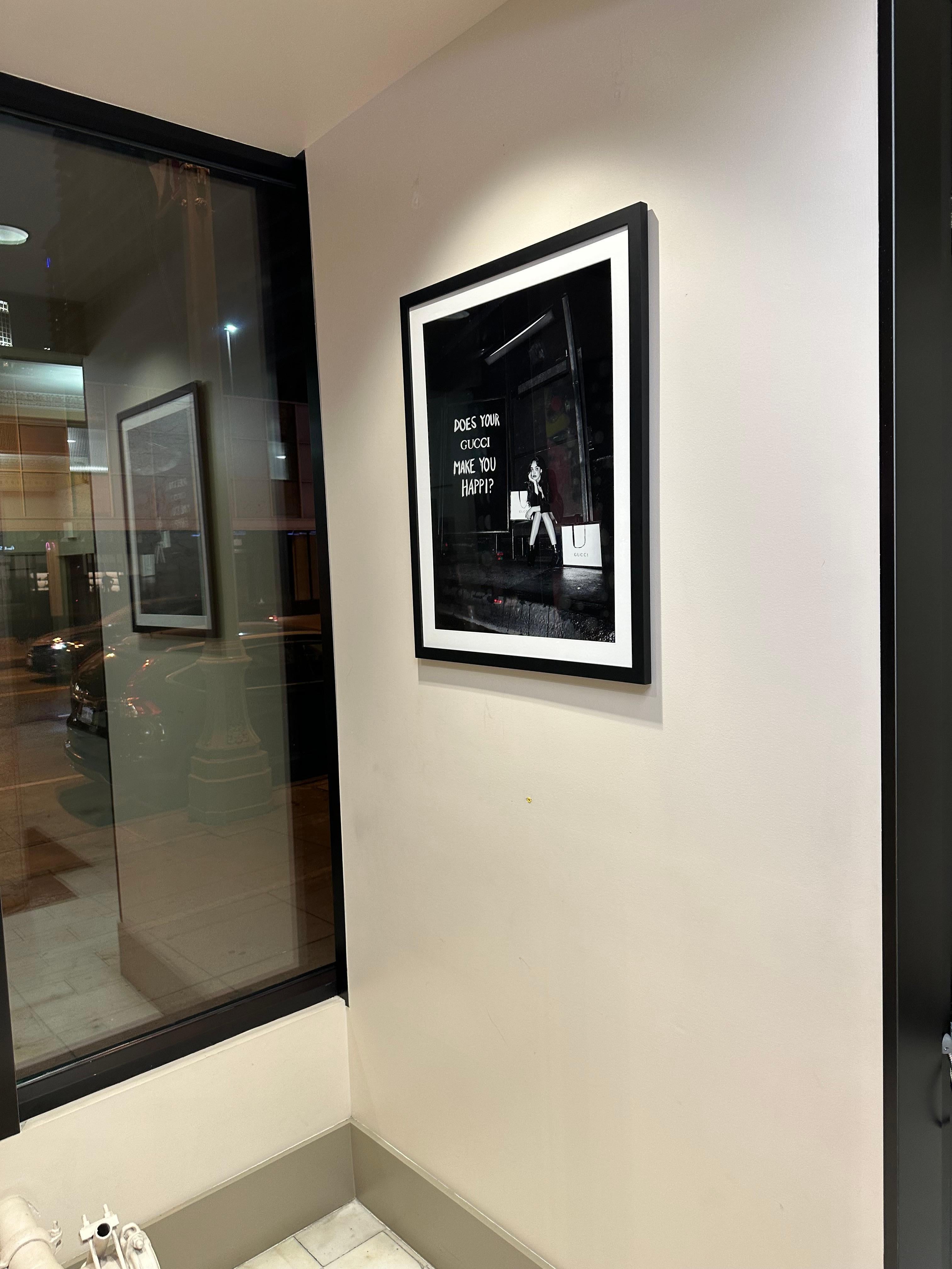 „Was macht Ihr Gucci mit Ihnen Happi?“ Fotografie 20x16in Ed. 3/15 von Brendan North im Angebot 3