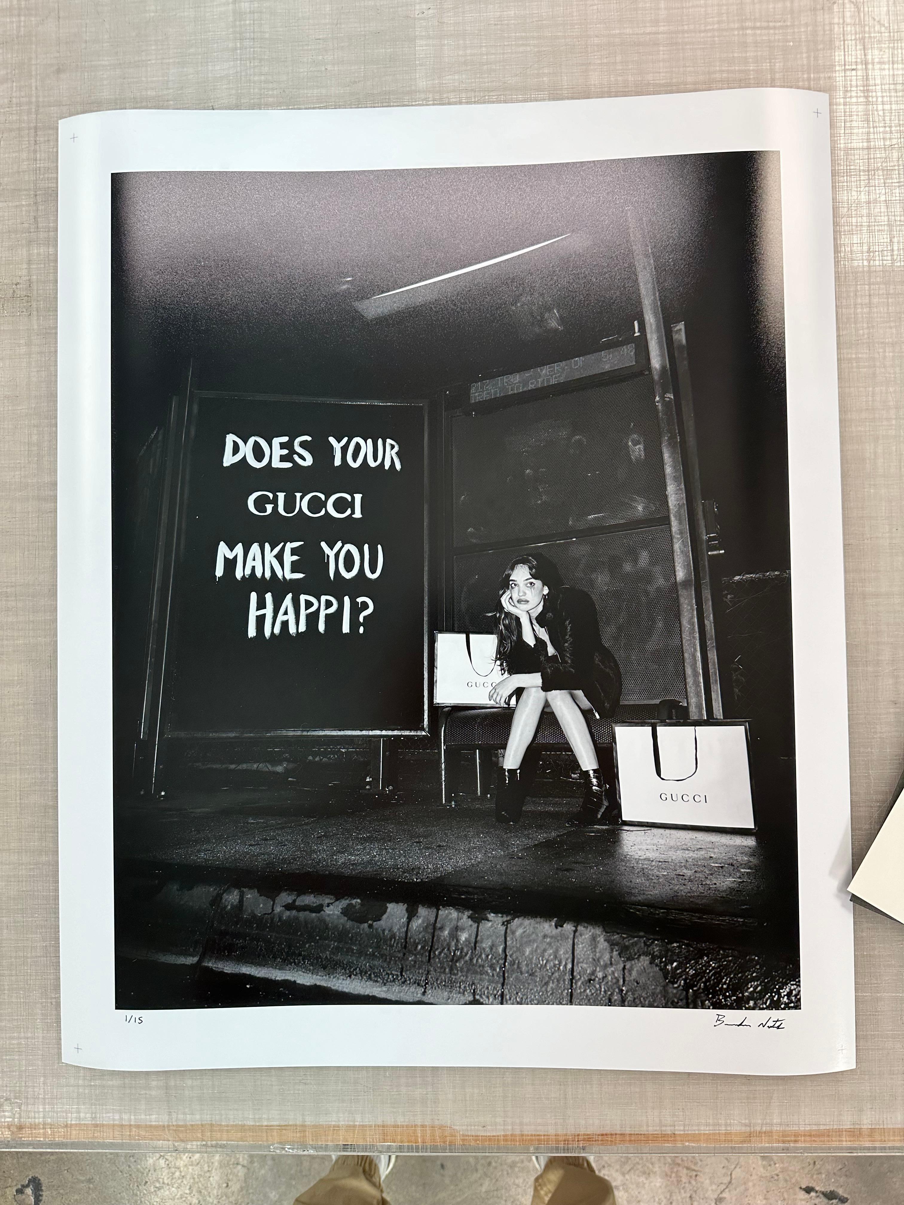 „Was macht Ihr Gucci mit Ihnen Happi?“ Fotografie 20x16in Ed. 4/15 von Brendan North im Angebot 1