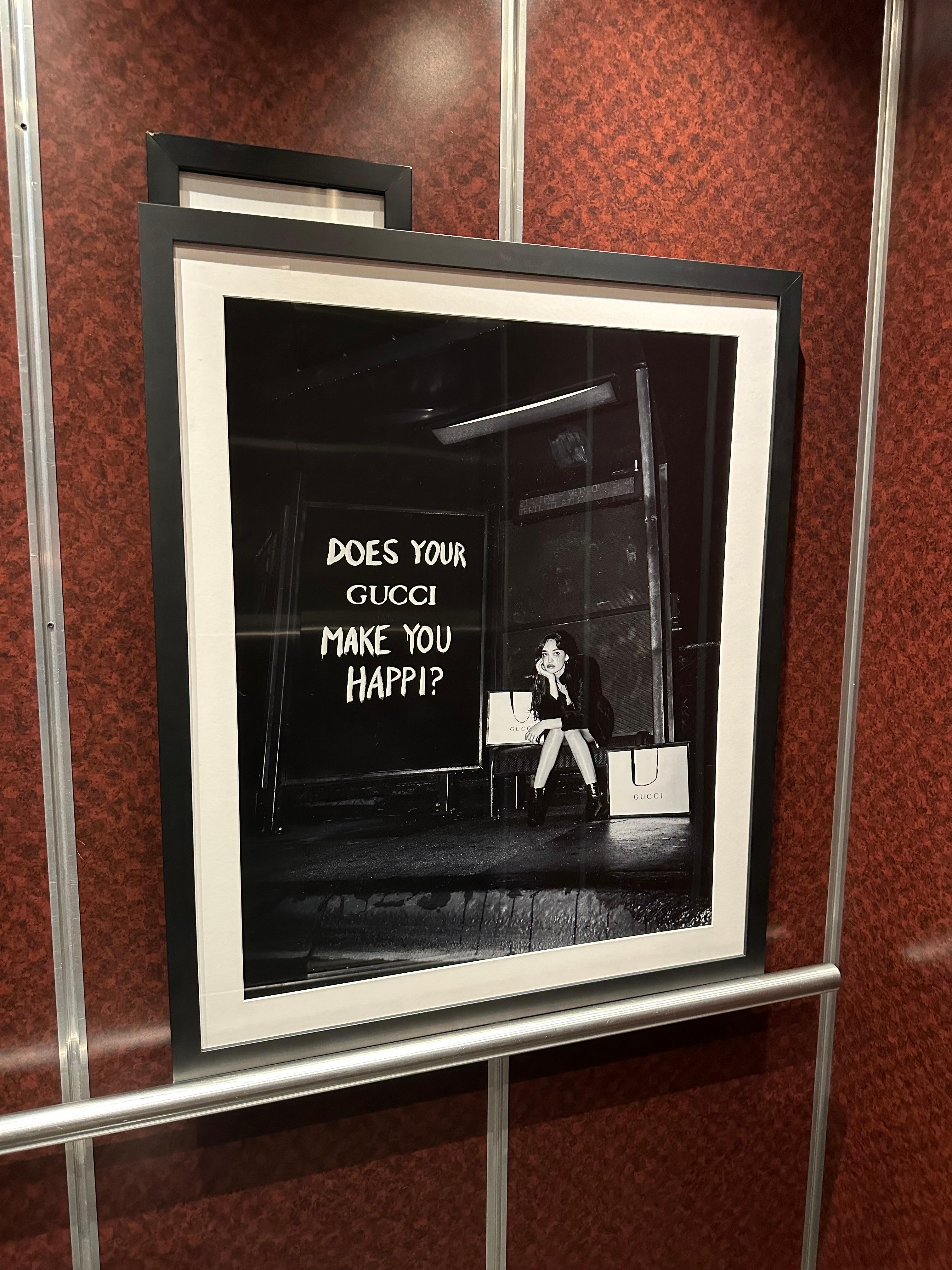 „Was macht Ihr Gucci mit Ihnen Happi?“ Fotografie 20x16in Ed. 4/15 von Brendan North im Angebot 4