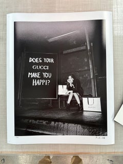 "Il tuo Gucci ti rende felice?". Fotografia 30x24 in Ed. 2/7 di Brendan North