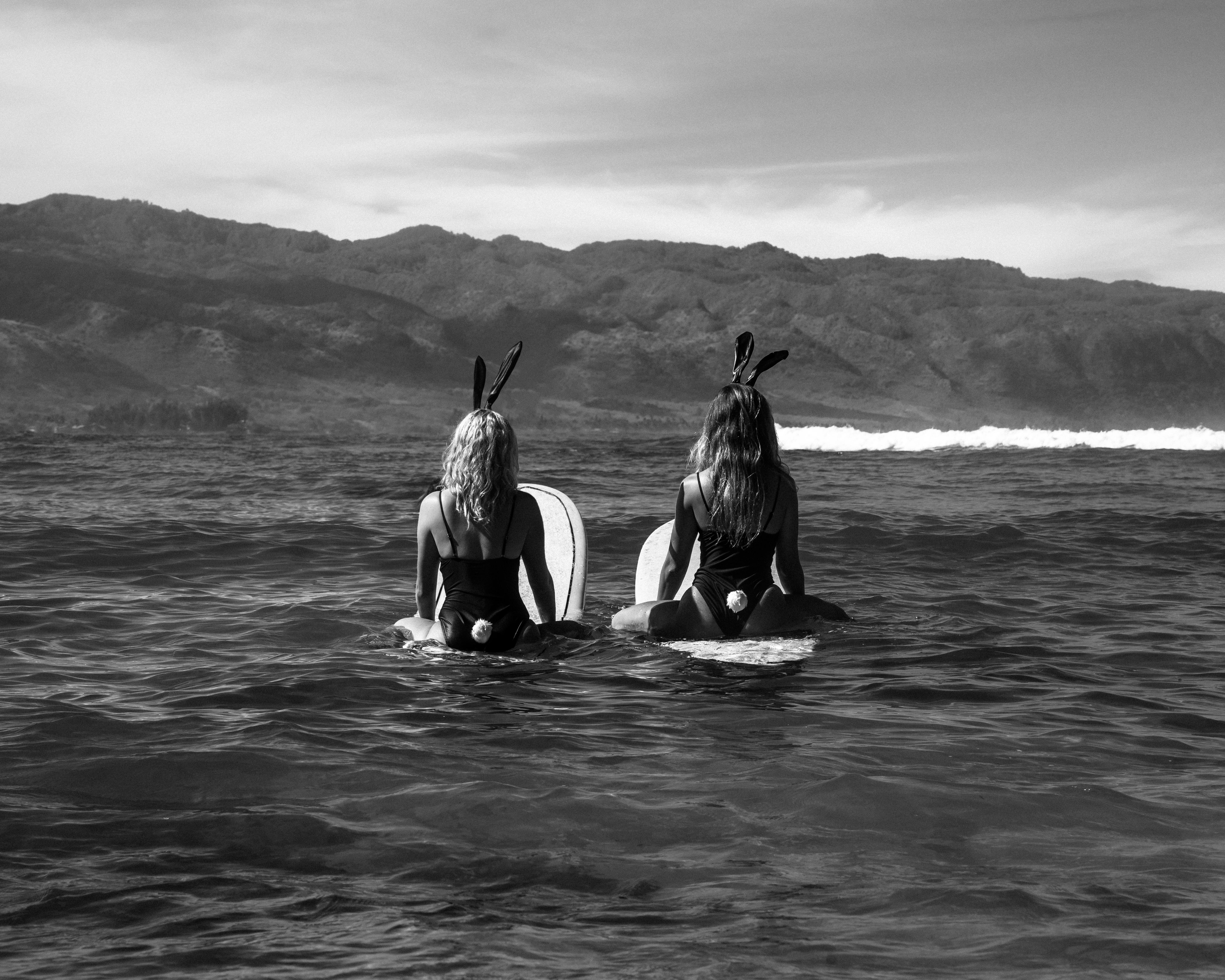 "Playboy Surf Club" Photographie 24 x 32 en Ed. de 7 par Brendan North

Signé et numéroté par l
artiste.
Livré avec un certificat d
authenticité délivré par l
Artistics
Tailles disponibles : 
Edition de 15 : 18" x 24" pouces
Édition de 7 :  24" x