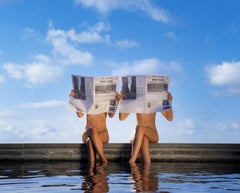 «Poolside Headlines». Fotografía de 18 x 24 pulgadas. Edición limitada de 15 ejemplares, de Brendan North
