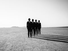 Photographie Workforce V3 18" x 24" pouces Édition de 15 par Brendan North